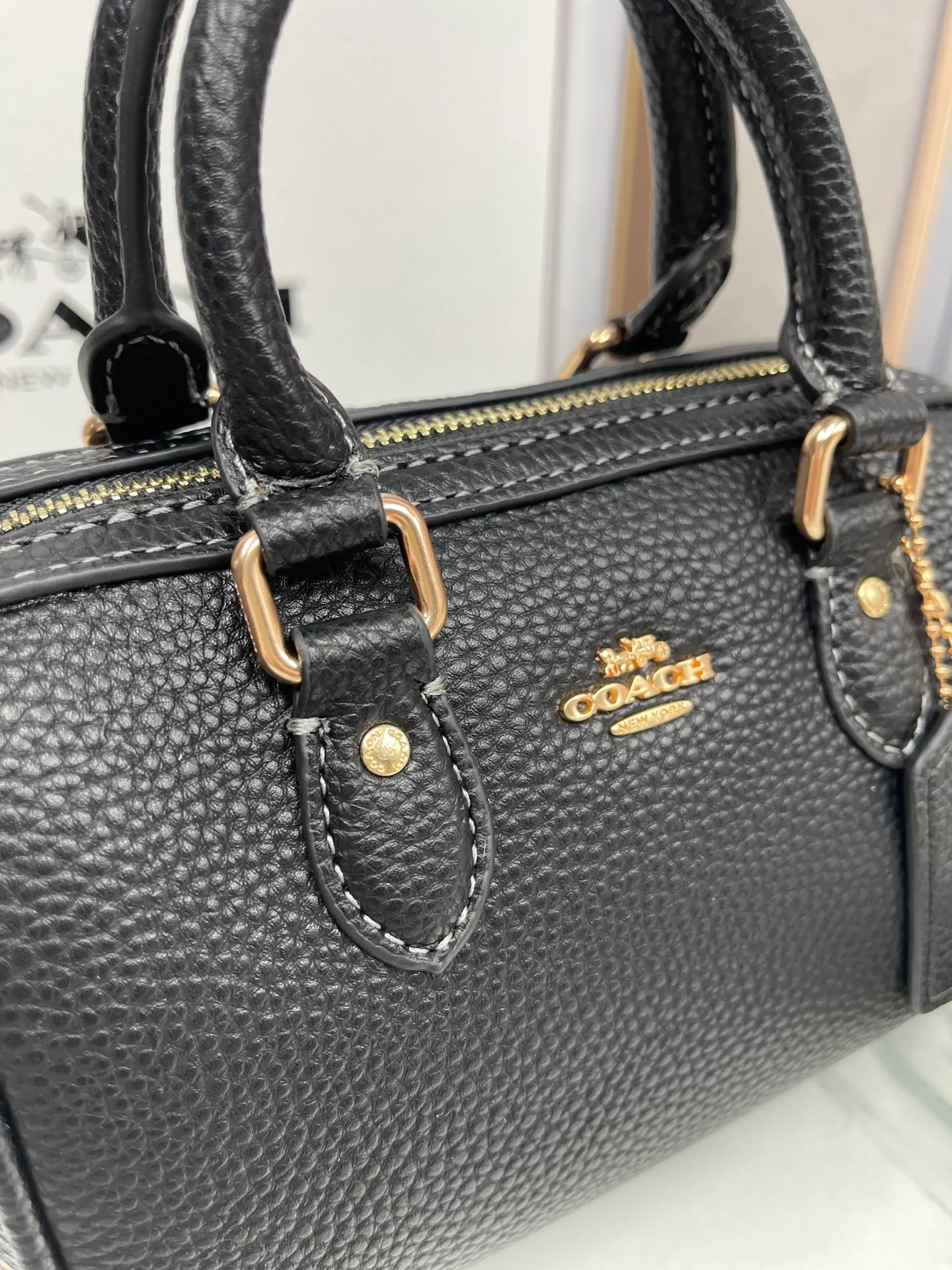 Top original order, batch 400💰COACH/Coach new new color model CW332 women's MINI ROWAN hand-held shoulder crossbody bag Boston small. Dimensions 16.5×11×9. .