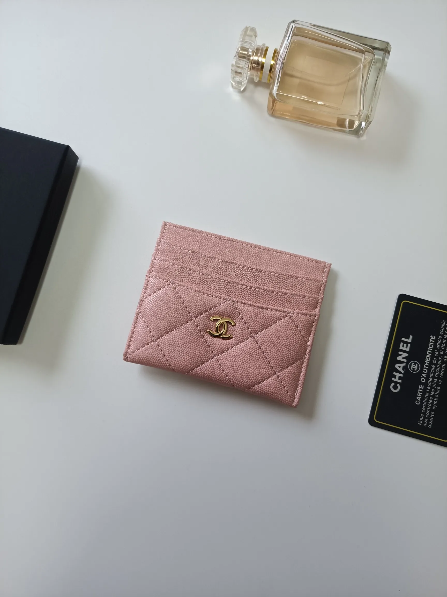 💰100💰 chanel 2025 new product card holder lambskin, seven card slots, can hold change, imported Italian lambskin + hardware logo, so beautiful, love it. The color is as shown in the picture, easy and fast storage, mini card holder No.: AP8964 Size: w11×h10cm