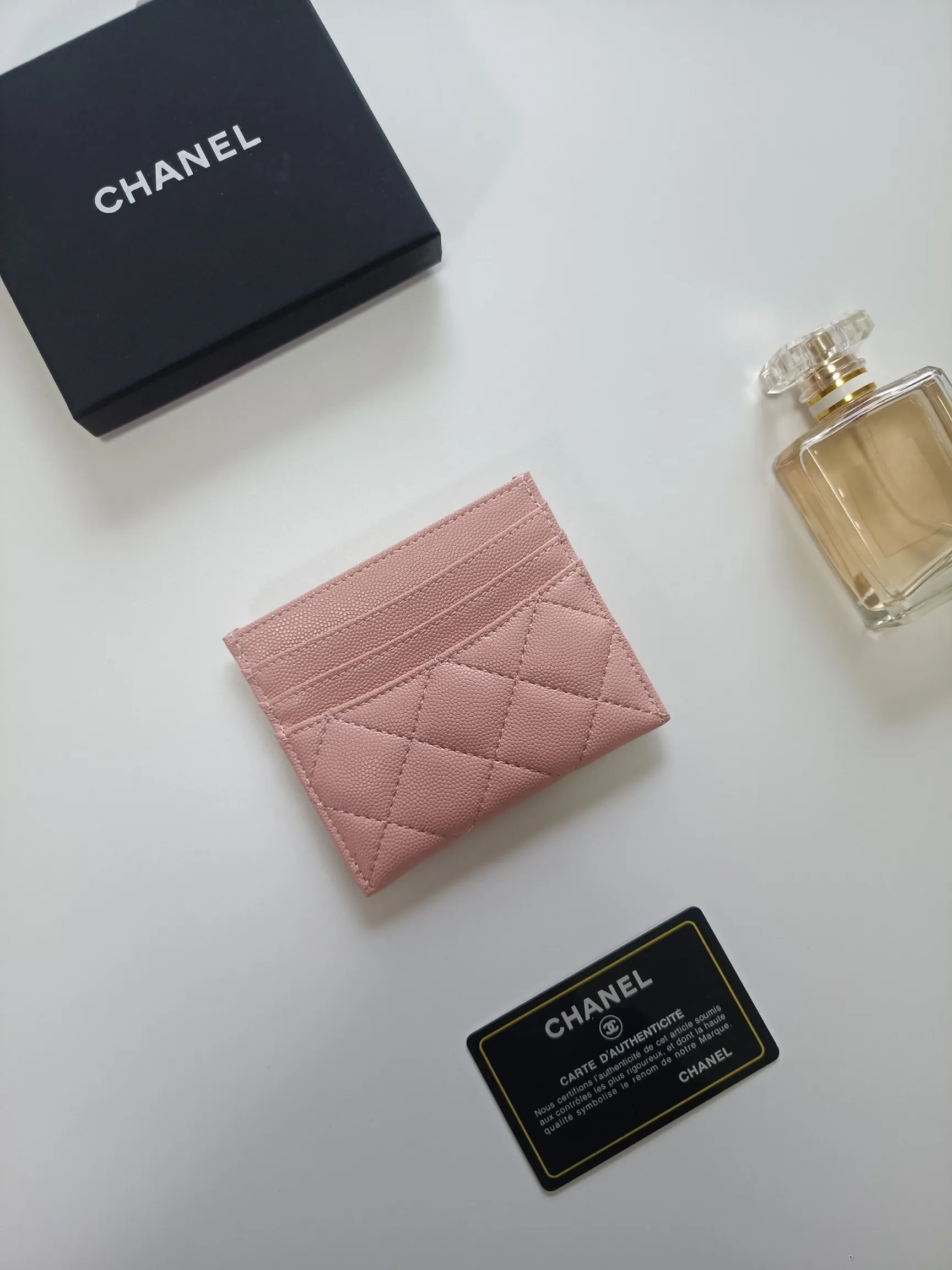 💰100💰 chanel 2025 new product card holder lambskin, seven card slots, can hold change, imported Italian lambskin + hardware logo, so beautiful, love it. The color is as shown in the picture, easy and fast storage, mini card holder No.: AP8964 Size: w11×h10cm