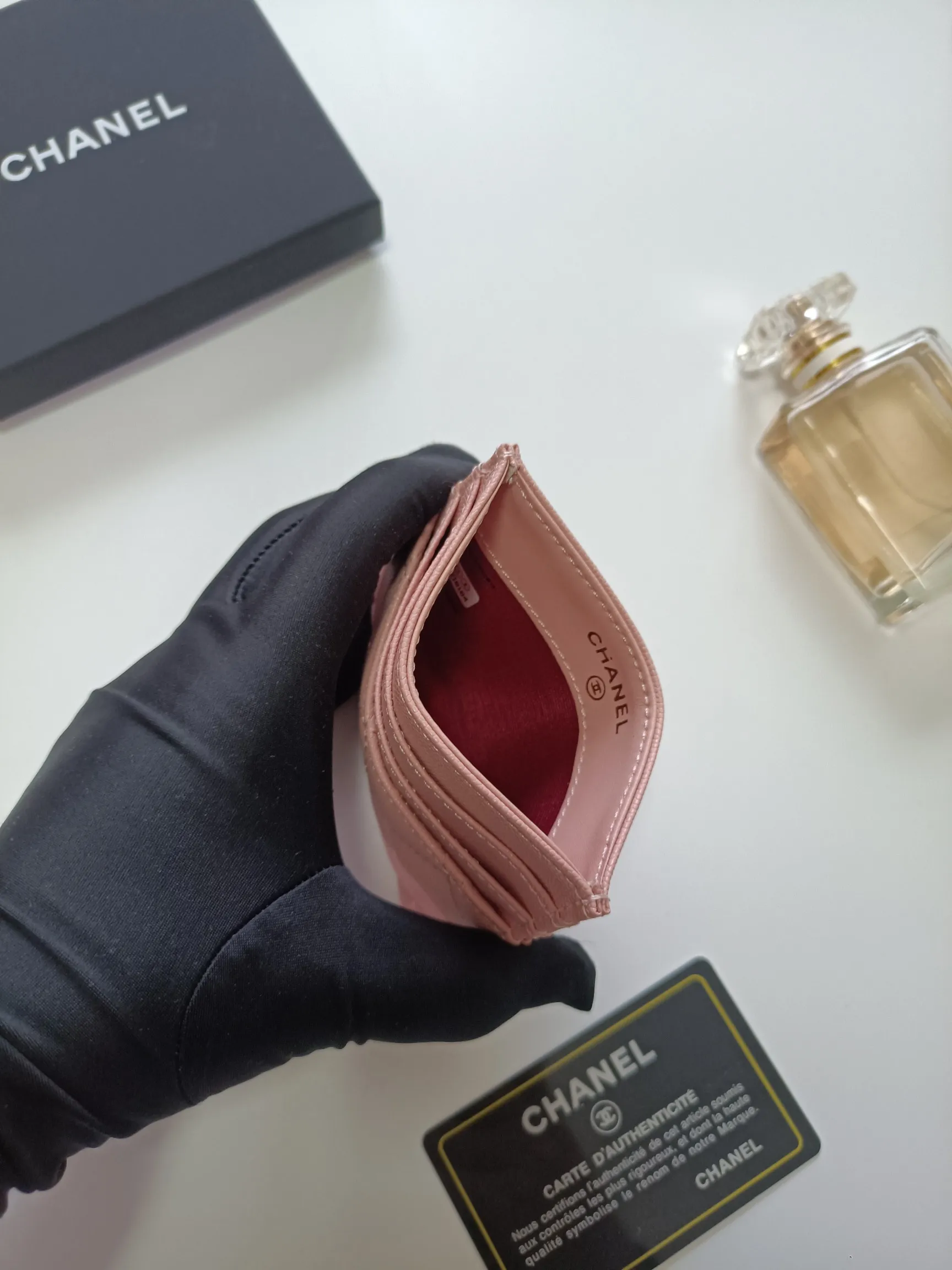 💰100💰 chanel 2025 new product card holder lambskin, seven card slots, can hold change, imported Italian lambskin + hardware logo, so beautiful, love it. The color is as shown in the picture, easy and fast storage, mini card holder No.: AP8964 Size: w11×h10cm