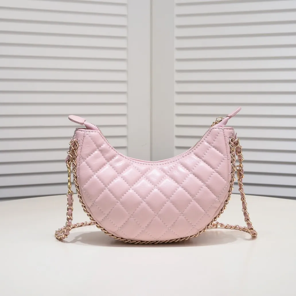 💰360￥Chane1️⃣23p Moon Bag🌙🤍l A beautiful little waste bag that makes me fall in love at first sight. The hardware is light champagne gold and has a thin chain. The counter sister made it look like a little moon. I was immediately so cute that I felt soft. It deserves the first place in 23p small waste bag. As expected, the end of the bag purchase is not Hermès but Chanel seasonal model Al💕Style number: 8089 Large Size: 15X20X6cm
