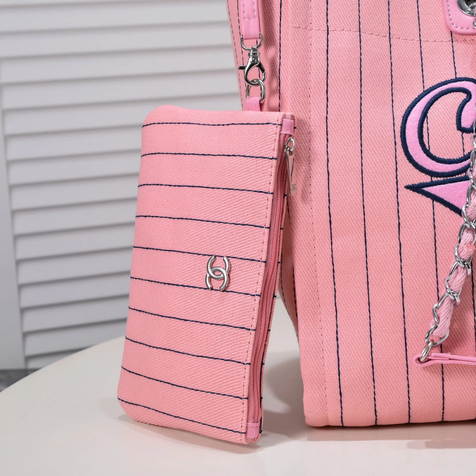 💰420￥Pink👑Chanel 2023 new beach bag denim bag🎉🎉Women's shoulder portable shopping bag large capacity mommy fashion simple chain bag✅✅✅👍👍 Style number: 67178-8 Size: top width 48/bottom width 38/height 30/thickness 14 cm