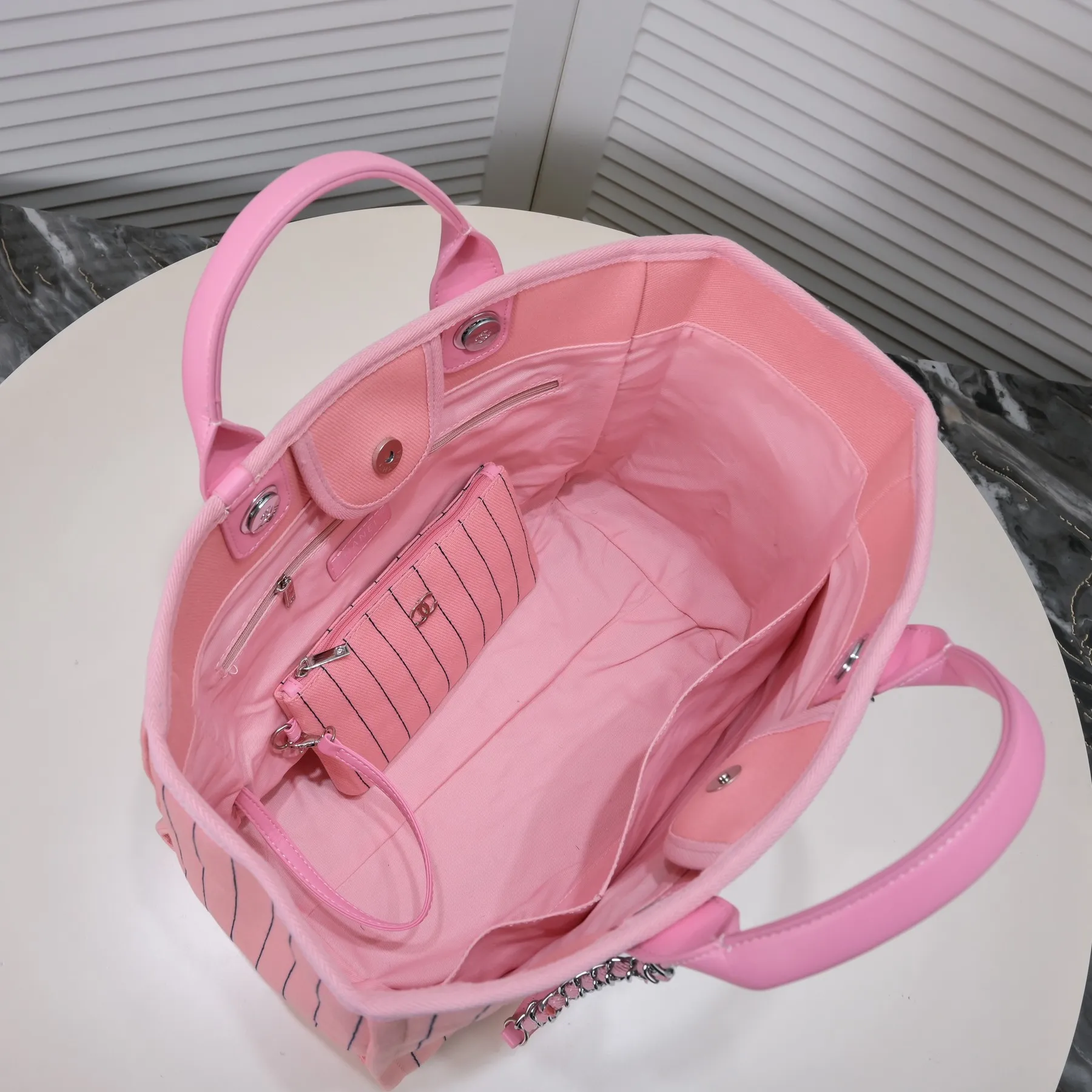💰420￥Pink👑Chanel 2023 new beach bag denim bag🎉🎉Women's shoulder portable shopping bag large capacity mommy fashion simple chain bag✅✅✅👍👍 Style number: 67178-8 Size: top width 48/bottom width 38/height 30/thickness 14 cm