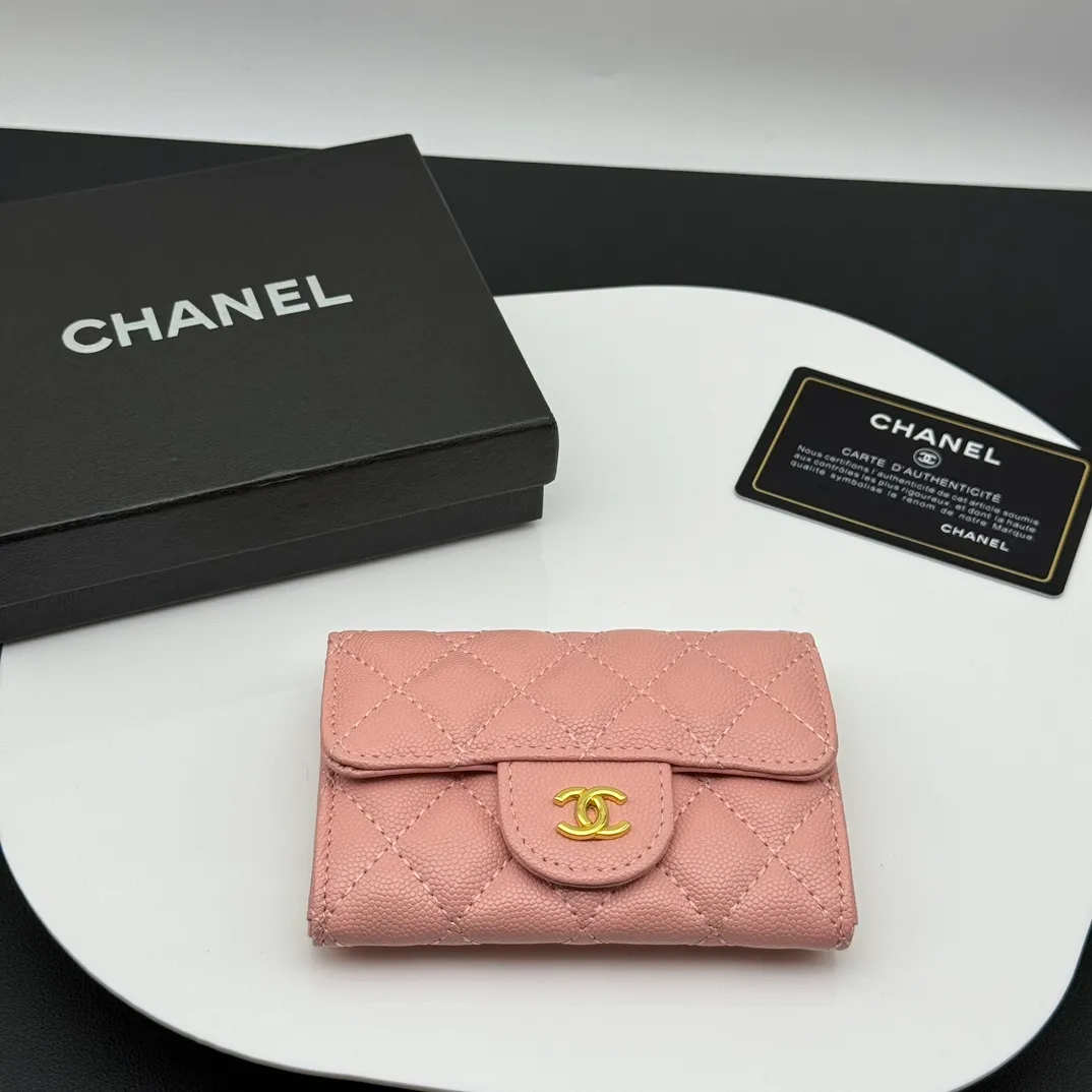 💰130 💎Top quality 💖 𝑪𝑯𝑨𝑵𝑬𝑳 Caviar powder / gold 💌 23K classic rhombus lambskin Chanel wallet 👛 CHANEL Classic Series Many new cf small card bags have arrived! This card holder has an extra card pocket at the back than the previous classic card holder❤️You can store cards and coins separately😊A very practical coin purse❤️Model number: AP458 Size: 11X7.5X2