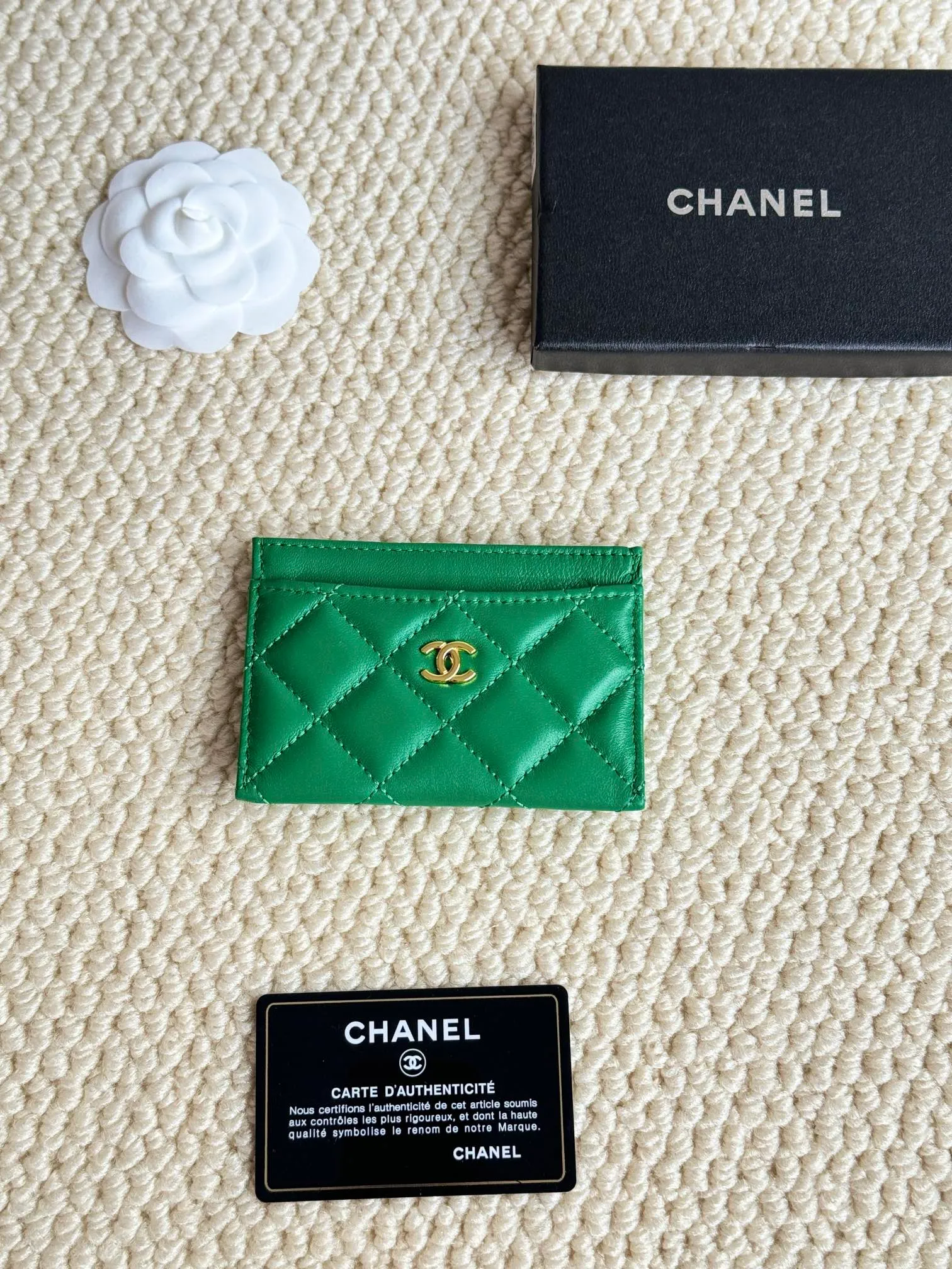 💰100Chanel Chanel counter classic card holder Model number: AP456 Made of sheepskin, a classic and timeless mini card holder. Super cute😍 Size: 7.5×11.2×0.5cm Fine workmanship and high-end quality