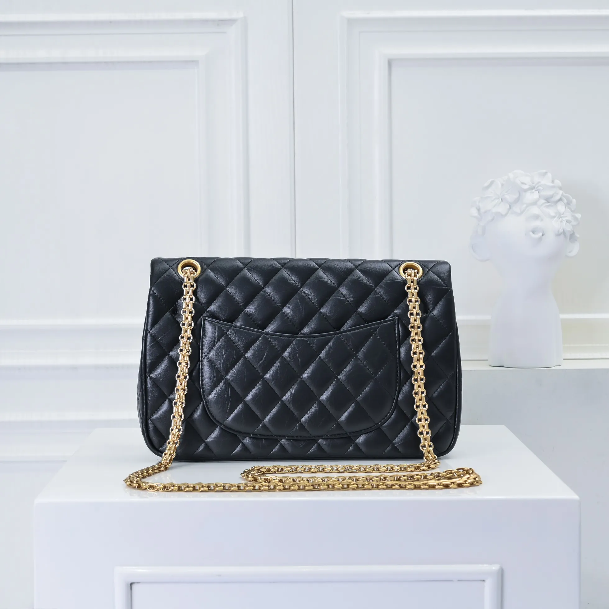 💰420￥💋Chanel2.55 Reissue Timeless♾Classic 2019 Autumn and Winter Official Newest Original Imported Fetal Cow The leather is delicate, soft and comfortable, comparable to the counters. 2.55 is a double-layer foldable square bag with a metal chain. It is named after its birth date in February 1955🌹❤️🔥🔥 Model: 1112 square buckle Size: 16-24-7.5cm