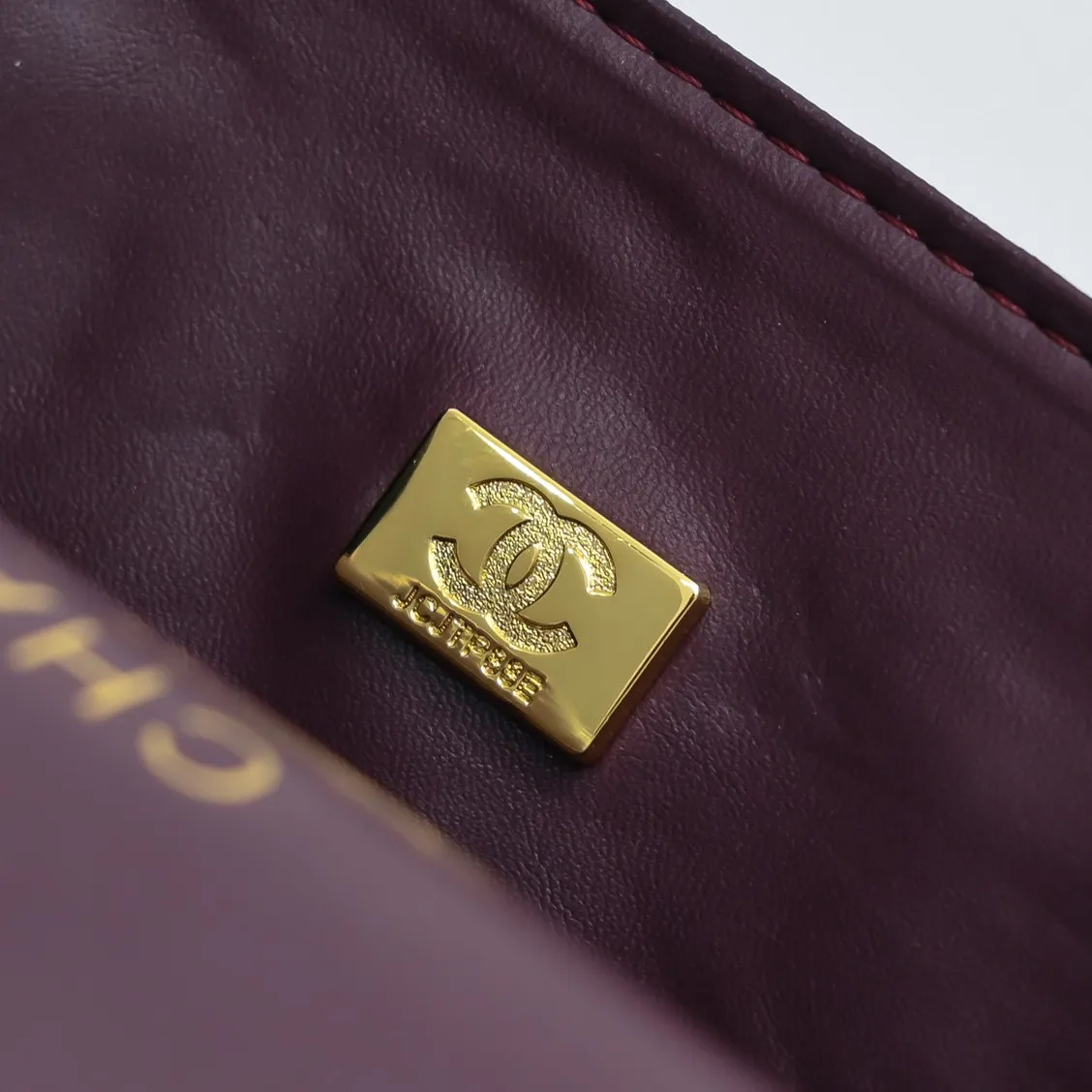 💰420￥💋Chanel2.55 Reissue Timeless♾Classic 2019 Autumn and Winter Official Newest Original Imported Fetal Cow The leather is delicate, soft and comfortable, comparable to the counters. 2.55 is a double-layer foldable square bag with a metal chain. It is named after its birth date in February 1955🌹❤️🔥🔥 Model: 1112 square buckle Size: 16-24-7.5cm