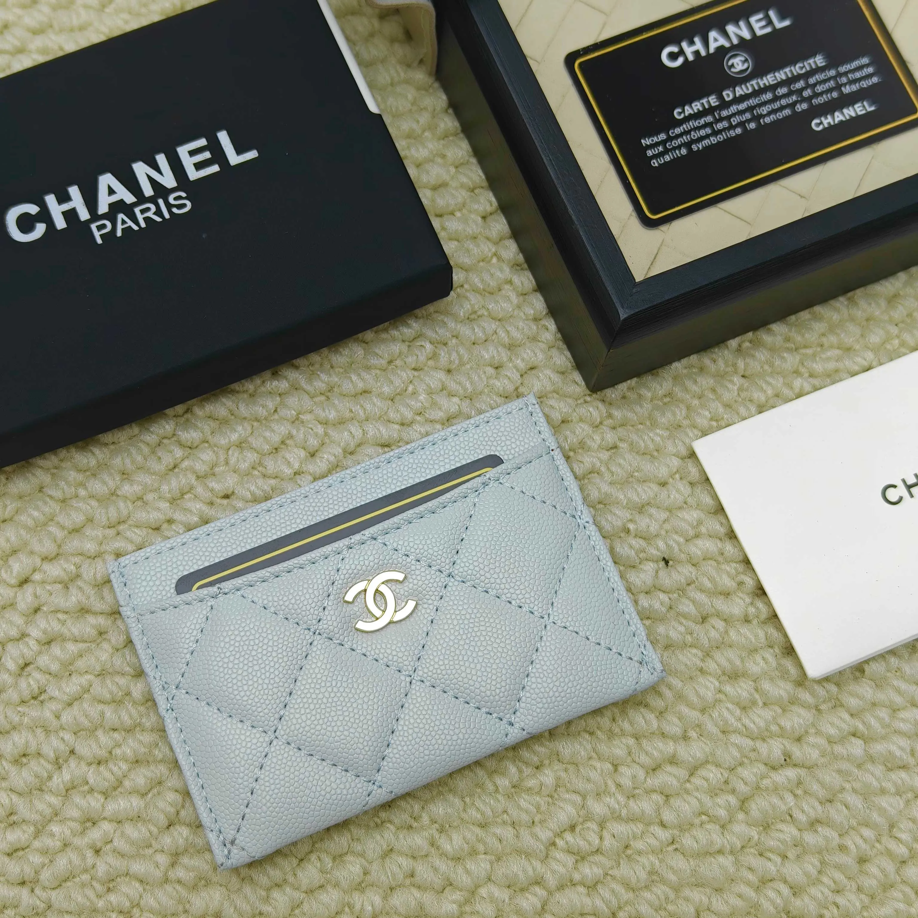 💰100Chanel Chanel counter classic card holder Model number: AP456 Made of cowhide caviar, a classic and timeless mini card holder. Super cute😍 Size: 7.5×11.2×0.5cm Fine workmanship and high-end quality