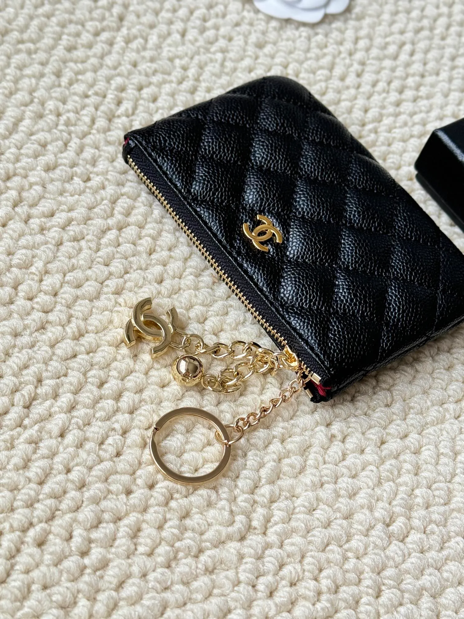 💰130 chanel leather pendant coin purse💦 Style number: A50168 Classic small carry-on bag, one of the most practical bags in the era of mobile payment, cards, change, key and lipstick in one package, cute, practical and connotative, nice card holder, key bag, coin purse, lipstick bag Reference size: 9.5×15×0.5cm
