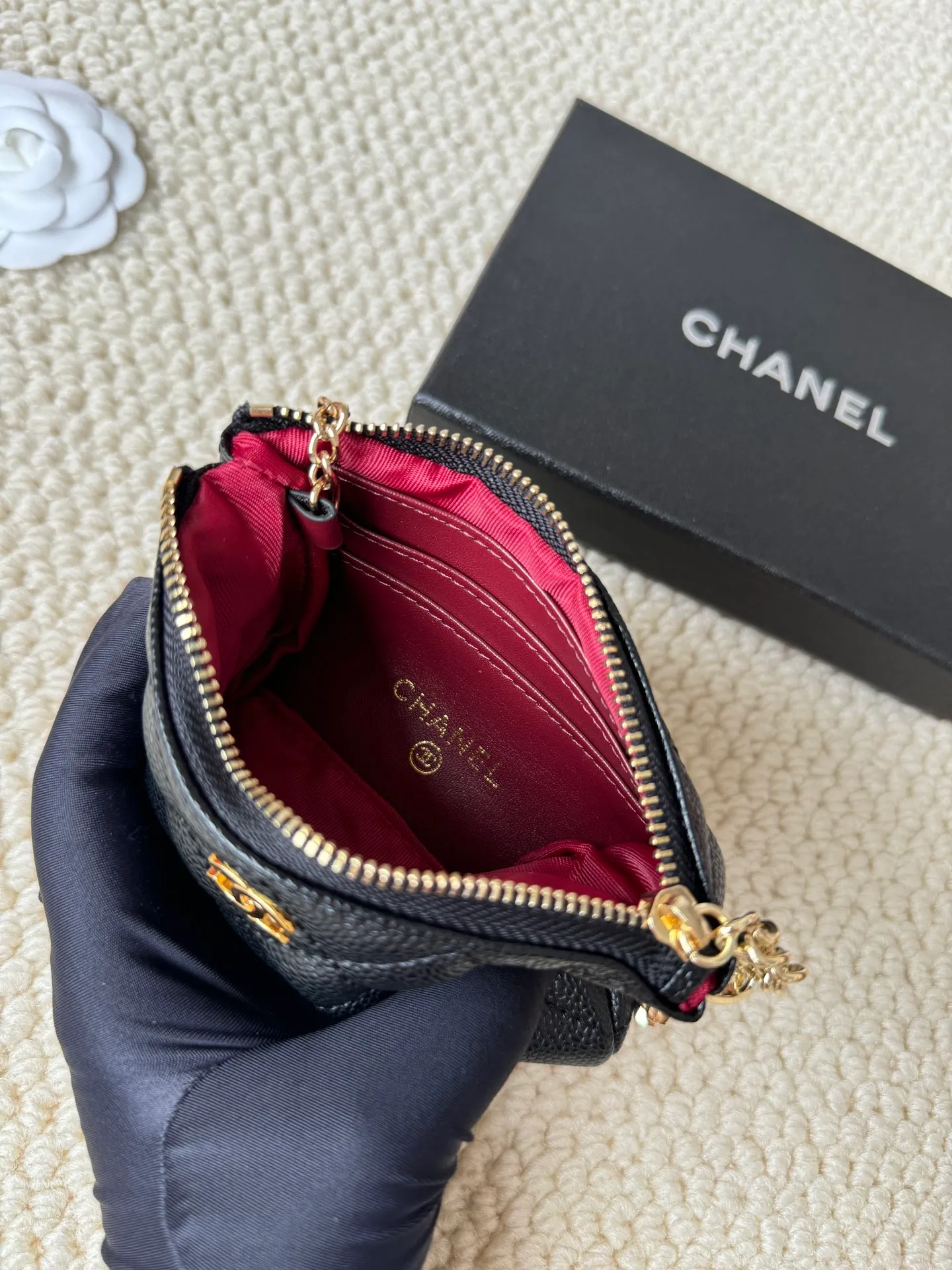 💰130 chanel leather pendant coin purse💦 Style number: A50168 Classic small carry-on bag, one of the most practical bags in the era of mobile payment, cards, change, key and lipstick in one package, cute, practical and connotative, nice card holder, key bag, coin purse, lipstick bag Reference size: 9.5×15×0.5cm