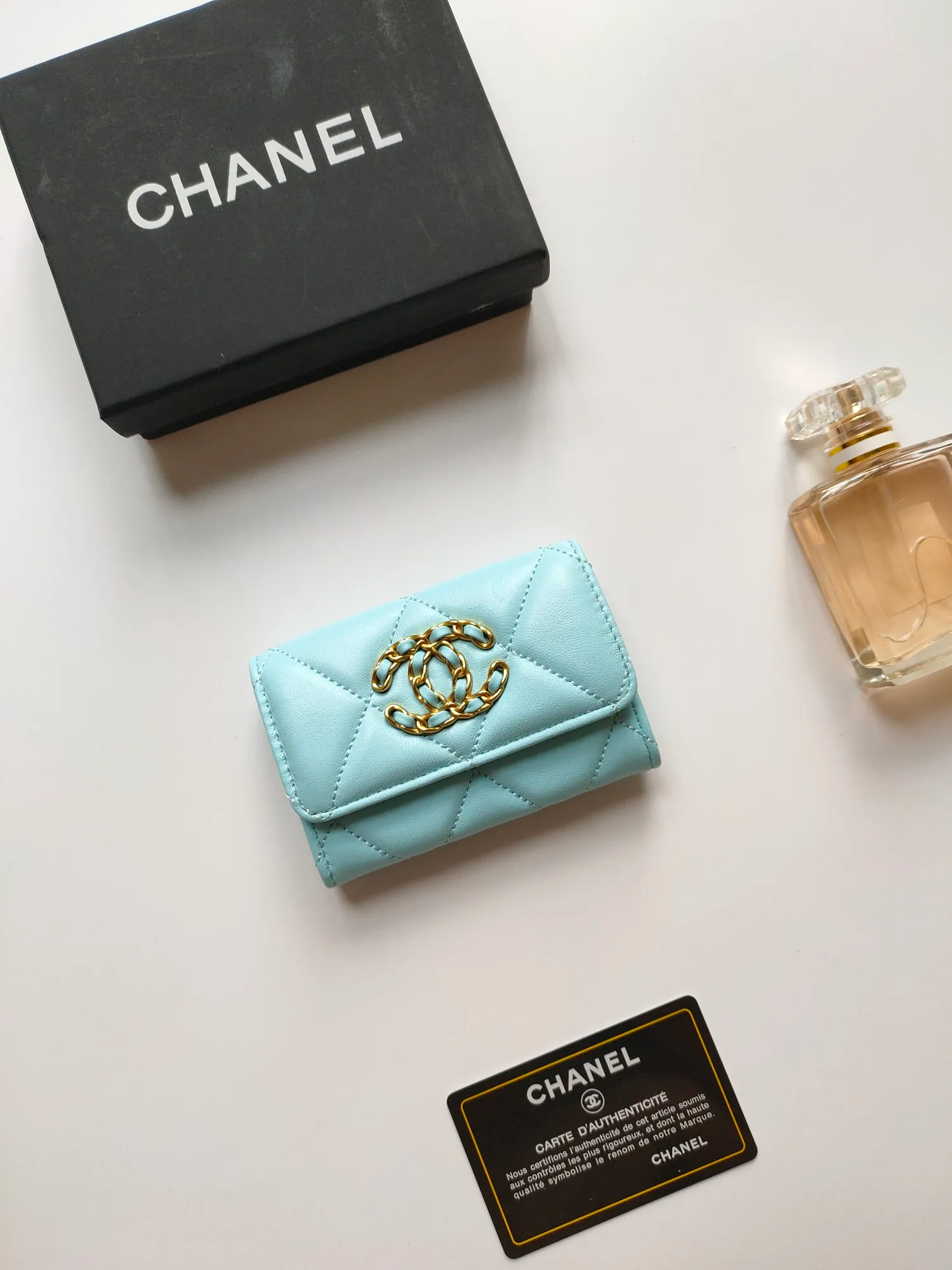 💰140💰CHANEL New Flap Coin Purse [Color][Color][Color] This year’s latest logo is matched with a large rhombus, using imported lambskin and retro hardware...❤️This card holder has a large capacity. It can hold about 1,000 yuan at a 20% discount of 100 yuan, and it can also hold 2.3 cards. ❤️❤️❤️It is very practical! Model number AP3600 size 11*8.5*3cm