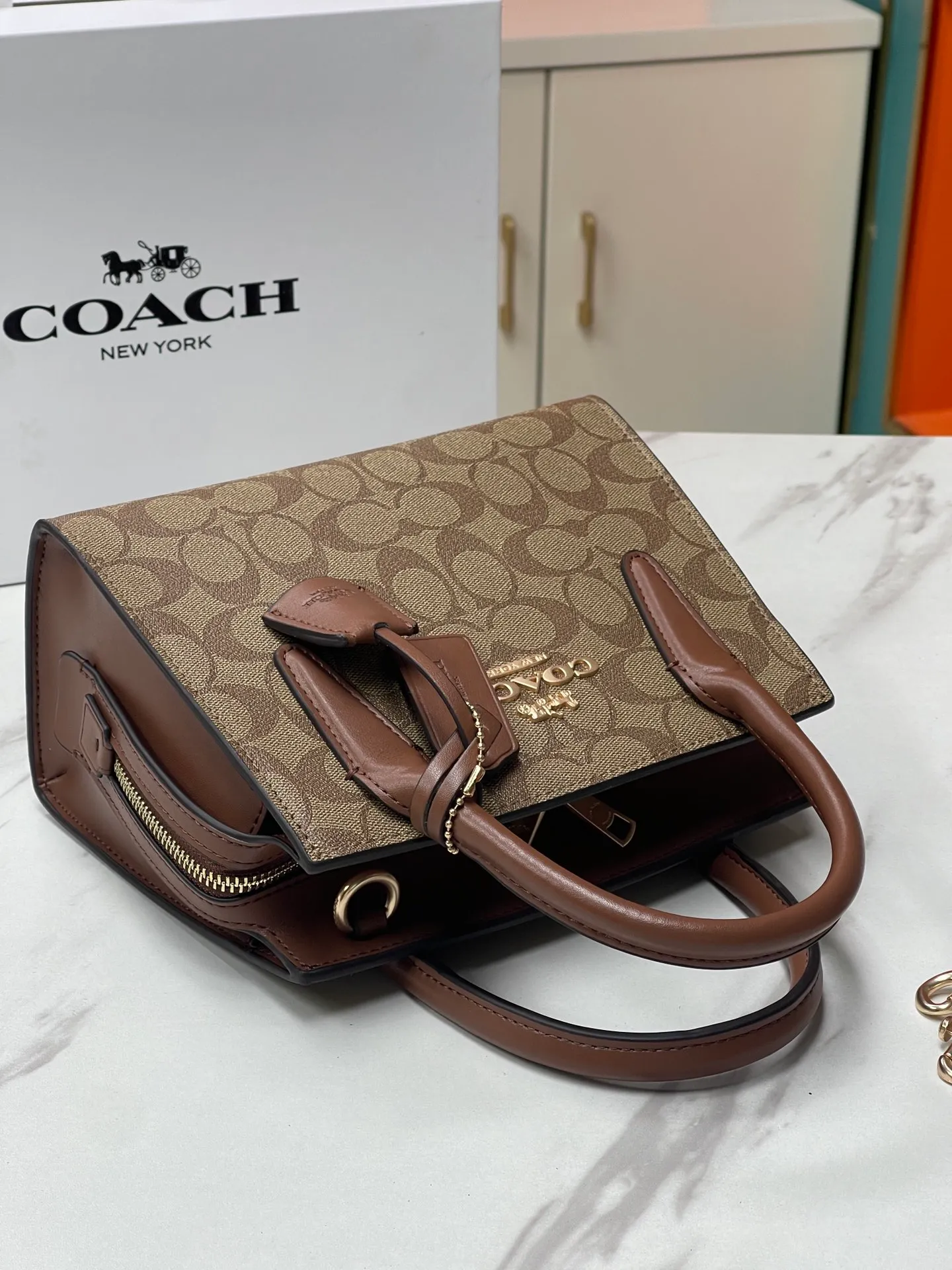 Top original order p440💰COACH/Coach new model CP266 January new Andrea Diana bag, versatile bag for autumn and winter, classic color matching, versatile style, timeless Diana bag, can be easily used and matched as a hand-held crossbody. The zipper design protects items from falling out. It is not too large but has a pleasant capacity, which is sufficient and easy to carry. Size 22X16.5X11.5