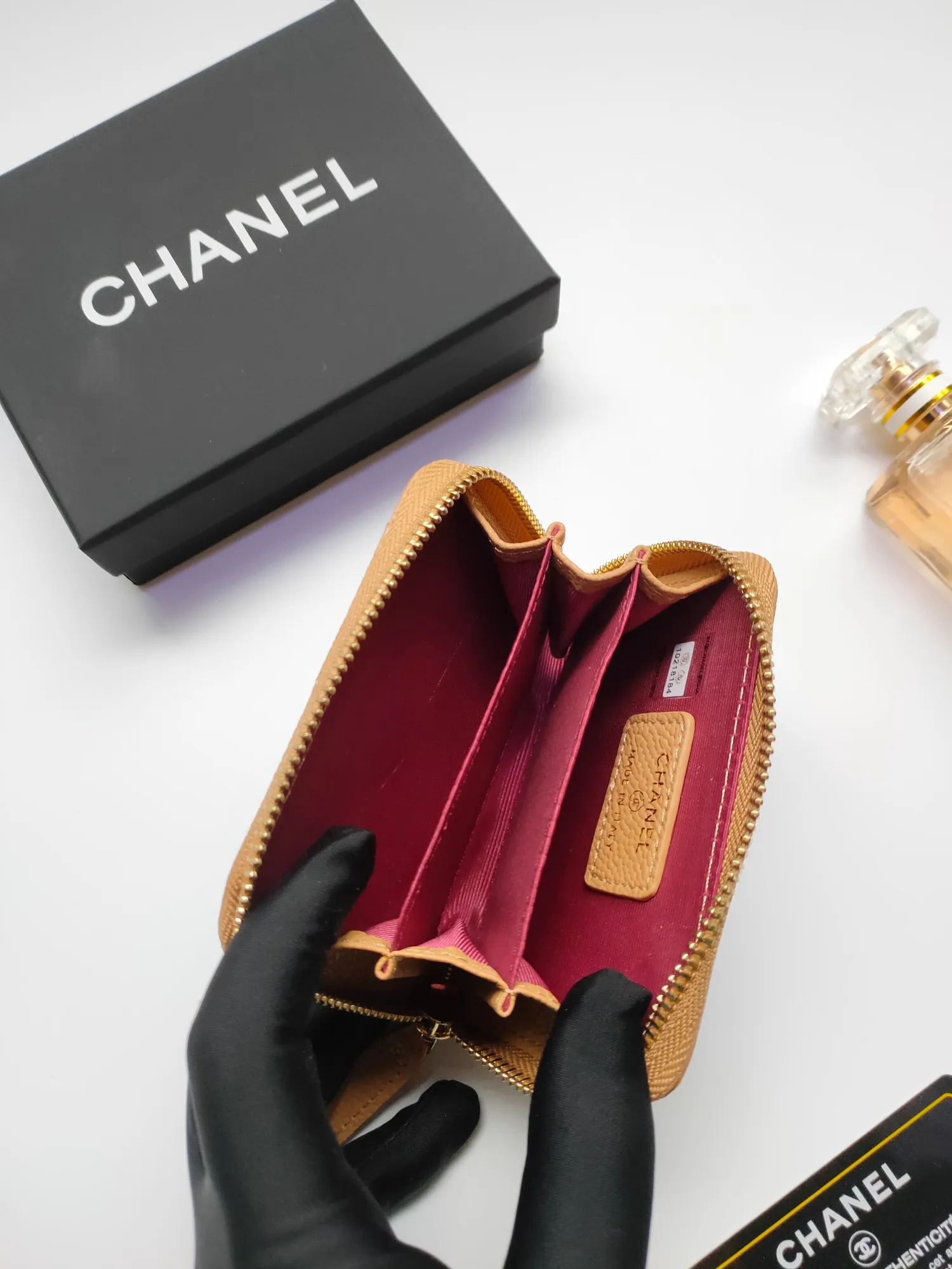 ￥110 Chanel card holder❤Coin purse️❤️Full leather inside and outside. Counter style. Impeccable workmanship details. Adhere to high quality. Style number: AP452 Size: 10x9cm