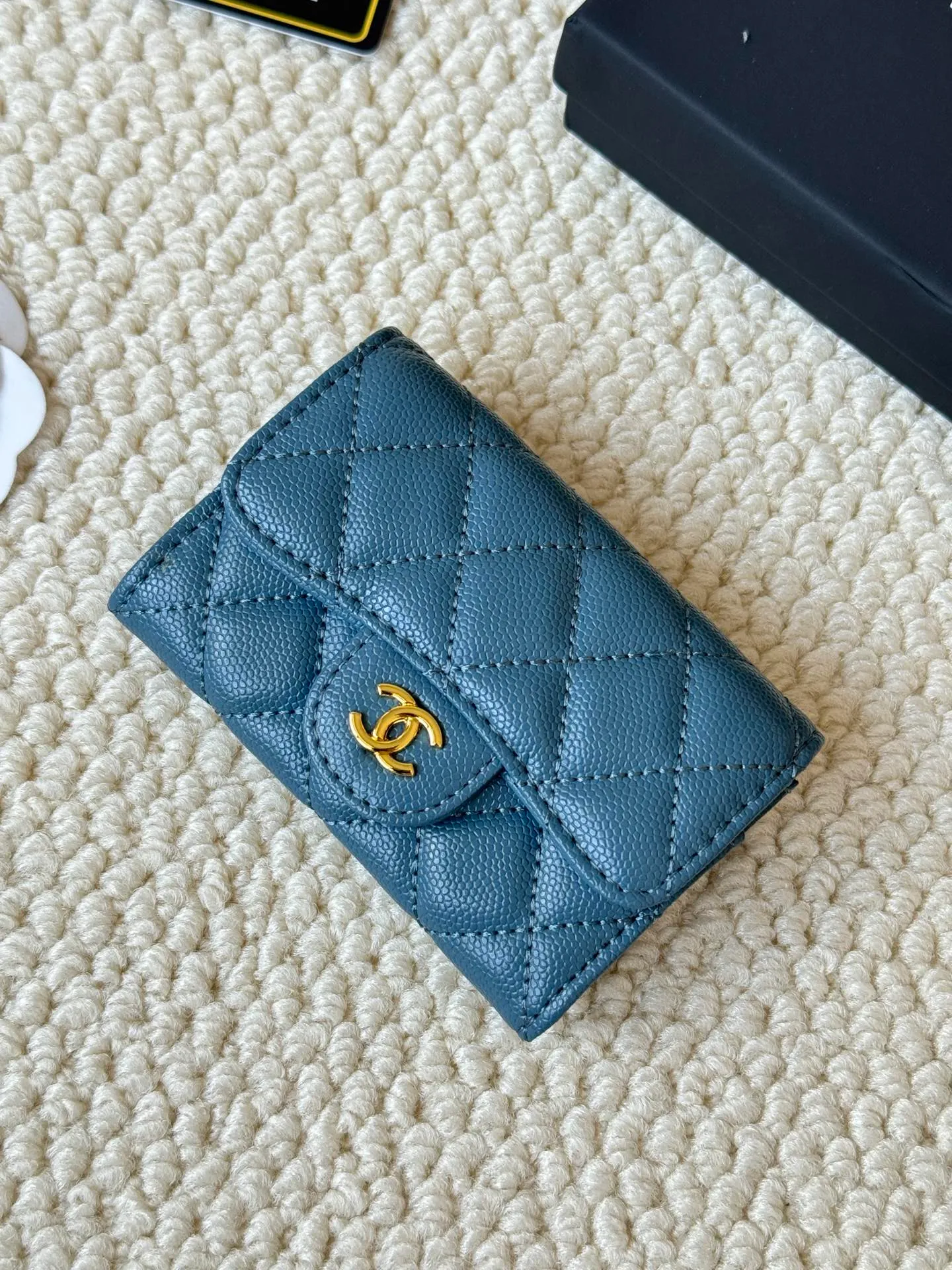 💰120 Style number: AP458 chanel's most classic card holder, coin purse, Chanel classic flap card holder. Caviar cowhide, card holder and coin purse in one, with slip pocket on the back. Size: 7.5 × 11.3 × 2.1 cm