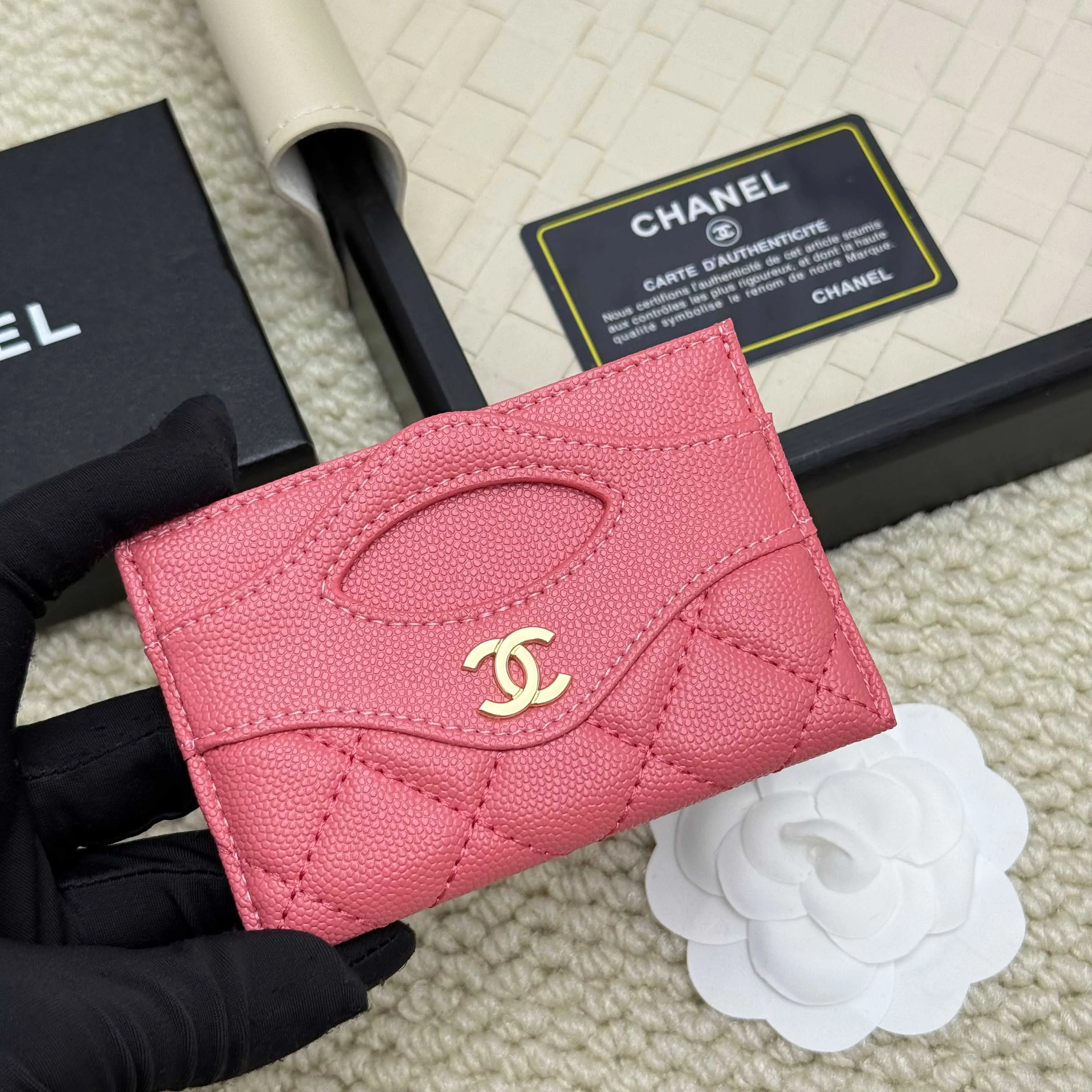 💰110 Chanel's new model, model: AP7776 31 card holder, sheepskin ball pattern. This new 31 card holder comes in several cute pink colors and can hold 6 or 7 cards no problem❣️ Size: 8*11