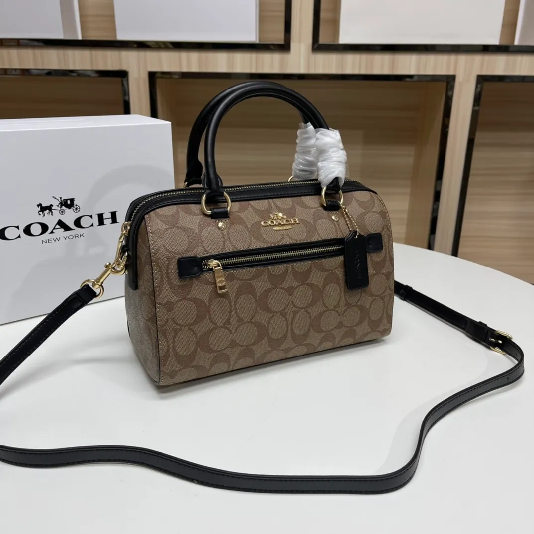 Top original order, batch 480💰COACH/Coach’s new Boston bag 83607 is a super practical bag, regardless of age or season. The bag has a large space and can hold a lot of things. This bag has a long shoulder strap and can be worn cross-body. Size:26*15*13cm