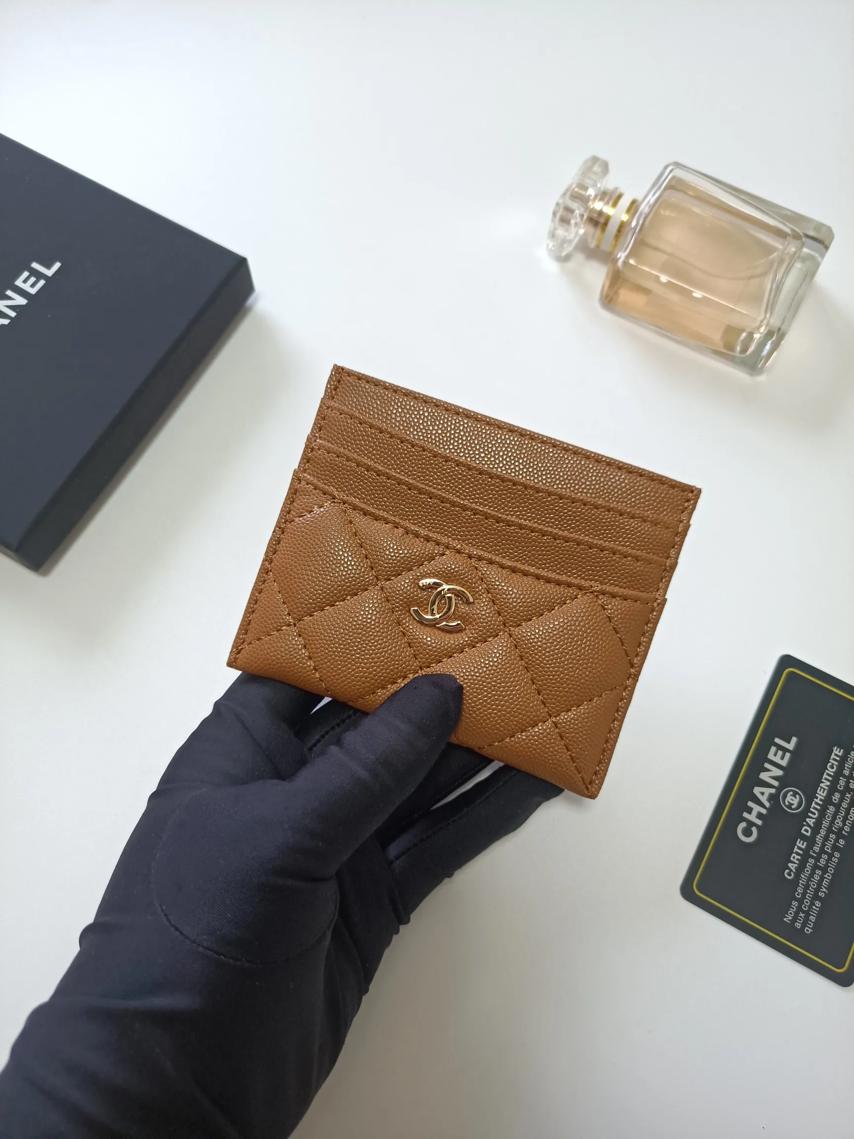 💰100💰 chanel 2025 new product card holder lambskin, seven card slots, can hold change, imported Italian lambskin + hardware logo, so beautiful, love it. The color is as shown in the picture, easy and fast storage, mini card holder No.: AP8964 Size: w11×h10cm