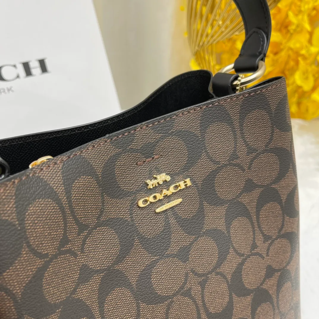 Batch 420💰Coach/Coach new style new carriage bucket with small logo, simple and not fancy, versatile and beautiful, can hold a large capacity, hot style🔥, new model synchronized at the counter, sandwich zipper bag, imported first-layer cowhide, exquisite handcrafting, size 22X22X10, model 2312🌸