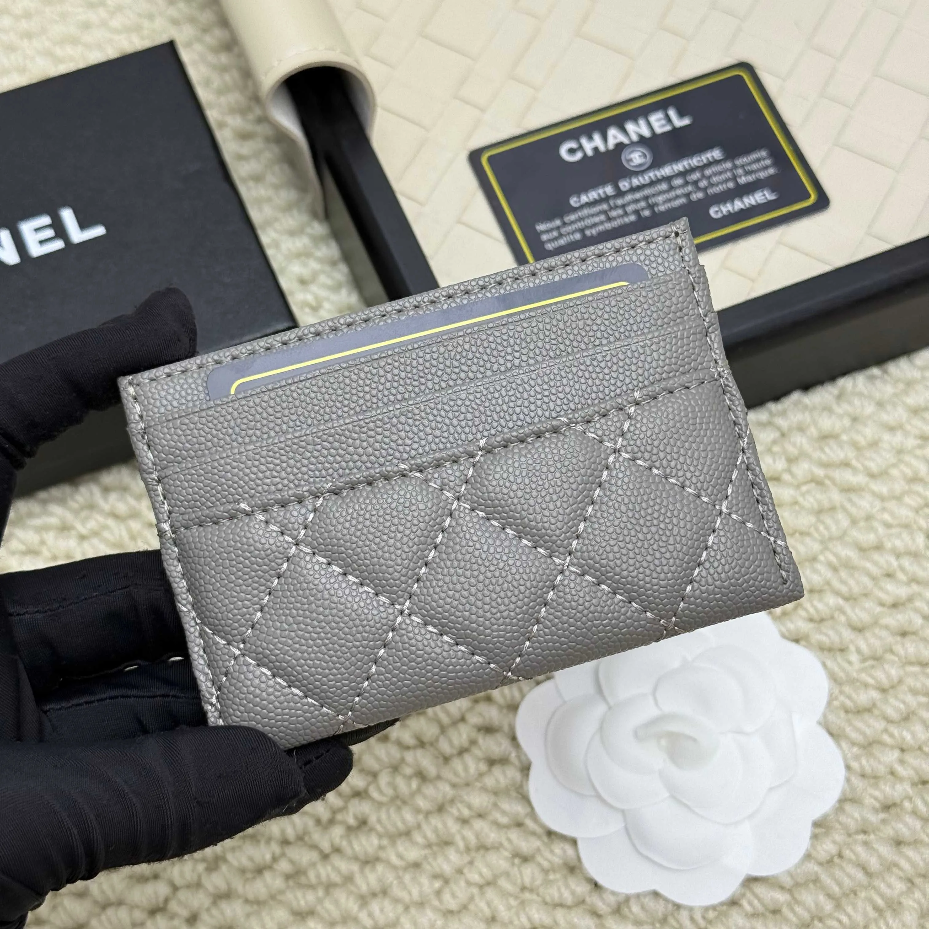 💰110 Chanel's new model, model: AP7776 31 card holder, sheepskin ball pattern. This new 31 card holder comes in several cute pink colors and can hold 6 or 7 cards no problem❣️ Size: 8*11