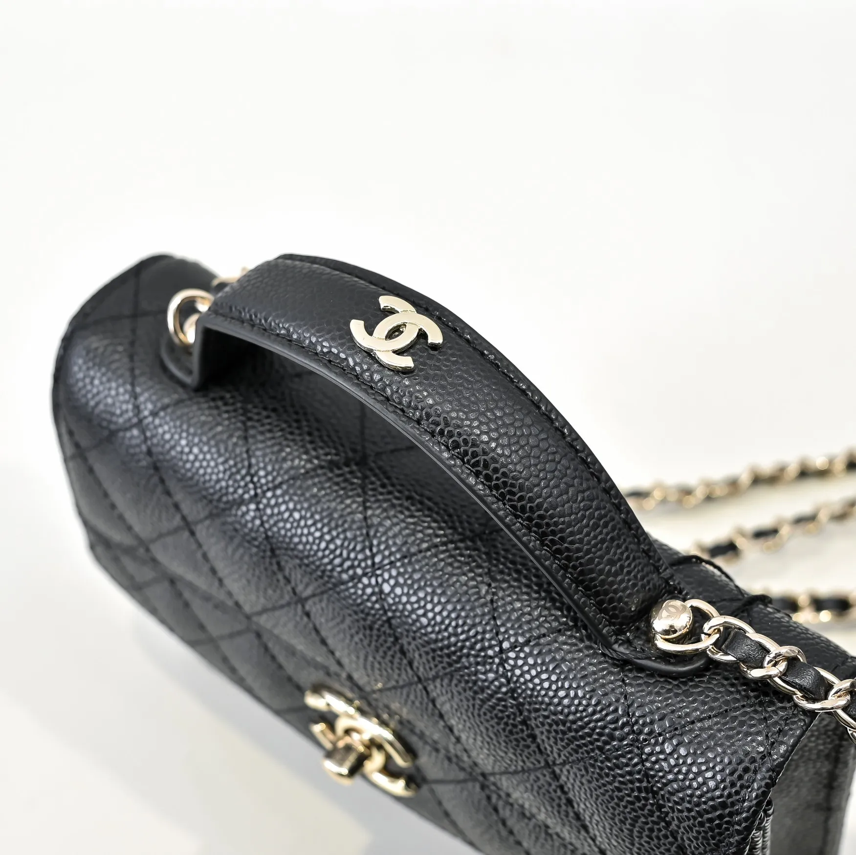 💰420￥Chanel25C spring and summer new logo handbag, shoulder bag, calfskin with gold metal, you can feel the fresh and refined fashion atmosphere at a glance! With its classic design, every detail of it reveals sophistication and elegance. Whether it is the iconic rhombus pattern or the double C logo, it is irresistible, whether it is a formal occasion or a casual trip, it can be perfectly matched. I like it. Size: 178x13cm, style number: 1222