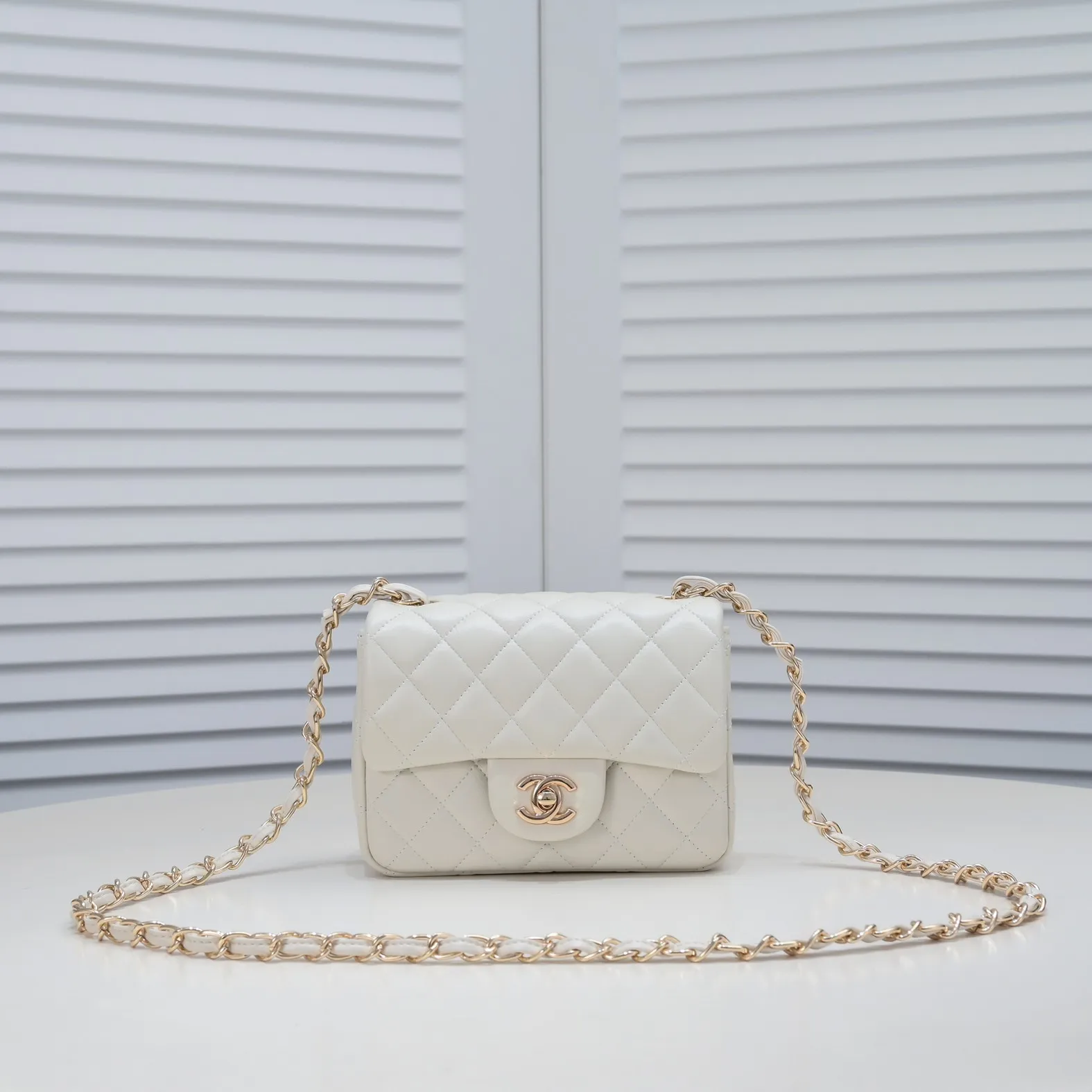 💰310￥ Off-white Chanel🔺🚴🏼💸Choose high-quality sheepskin🌺Original split version to create one to one 💯The hand feel is first-class, 🌲The camera-shaped inspired design fully embodies perfection! [Qiang] [Qiang] Integrates art and practicality, [Ladybug] Gorgeous and low-key plump 💯📨📨Classic is irresistible, ♒ You have to receive it to understand ✈✈🍭🍭Insist on high quality and low price🐟🐟, model number: 1115, size: 17.5*13*5 cm