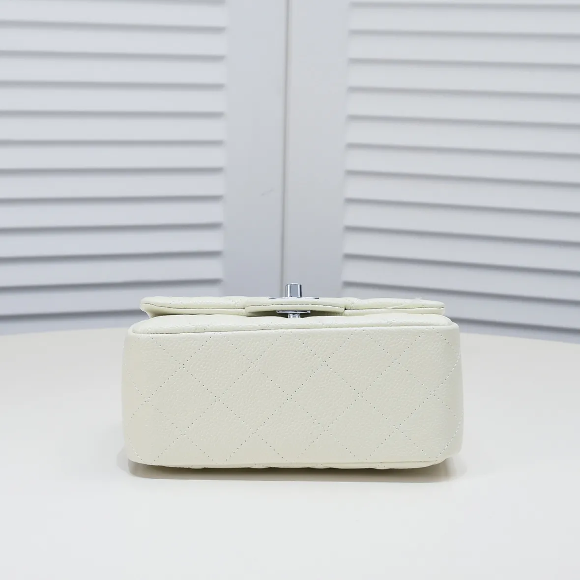 💰310￥ Off-white Chanel🔺🚴🏼💸Choose high-quality sheepskin🌺Original split version to create one to one 💯The hand feel is first-class, 🌲The camera-shaped inspired design fully embodies perfection! [Qiang] [Qiang] Integrates art and practicality, [Ladybug] Gorgeous and low-key plump 💯📨📨Classic is irresistible, ♒ You have to receive it to understand ✈✈🍭🍭Insist on high quality and low price🐟🐟, model number: 1115, size: 17.5*13*5 cm