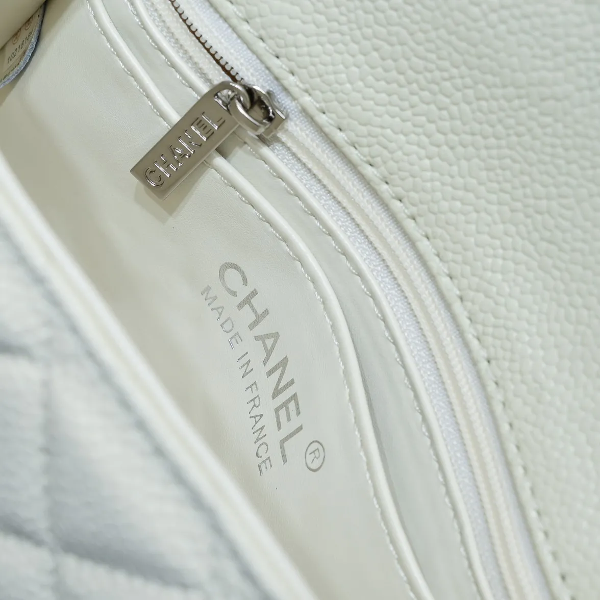 💰310￥ Off-white Chanel🔺🚴🏼💸Choose high-quality sheepskin🌺Original split version to create one to one 💯The hand feel is first-class, 🌲The camera-shaped inspired design fully embodies perfection! [Qiang] [Qiang] Integrates art and practicality, [Ladybug] Gorgeous and low-key plump 💯📨📨Classic is irresistible, ♒ You have to receive it to understand ✈✈🍭🍭Insist on high quality and low price🐟🐟, model number: 1115, size: 17.5*13*5 cm