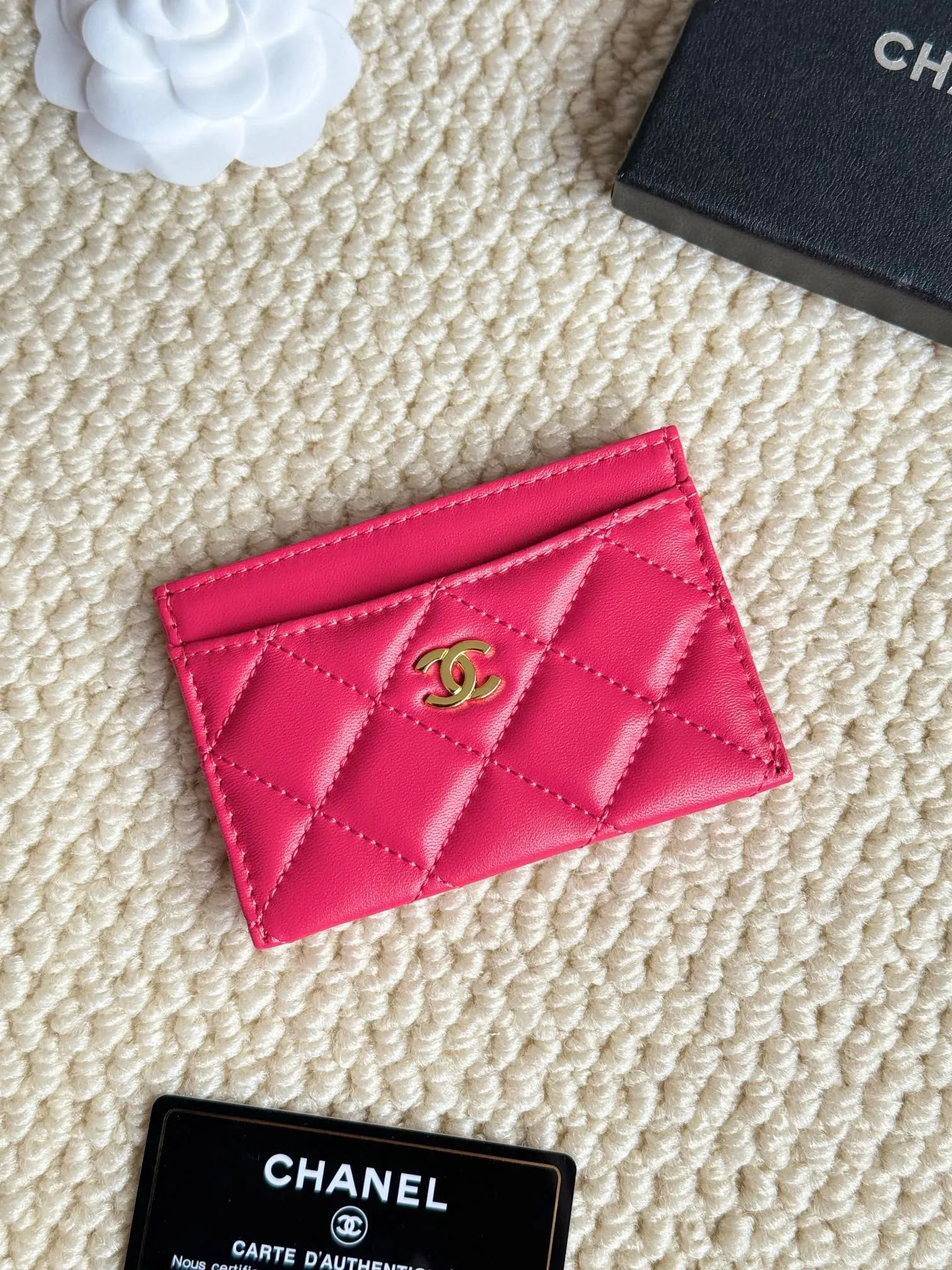 💰100Chanel Chanel counter classic card holder Model number: AP456 Made of sheepskin, a classic and timeless mini card holder. Super cute😍 Size: 7.5×11.2×0.5cm Fine workmanship and high-end quality