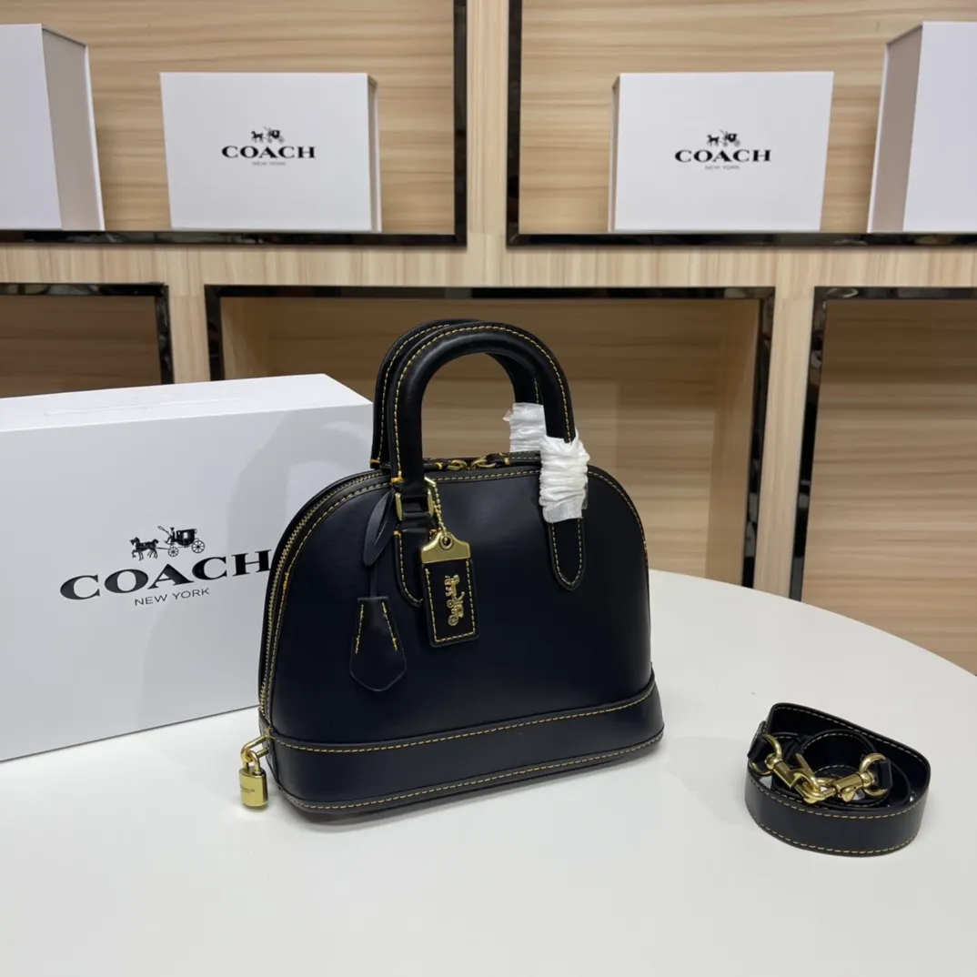 Top original order, batch 500💰coach/Coach new model number: CC411 Shell bag Classic style, newly upgraded 1941 series Suitcase handle design, full of retro style Large capacity, perfect for autumn and winter handbags Smooth cowhide material Never-ending classic, every age group has a different charm when carrying it, can be matched with different styles New small design ideas, listing The key cover and padlock elements show the charm of a luxurious coach. Babies who like retro style should not miss it~ Size: 26*20*12