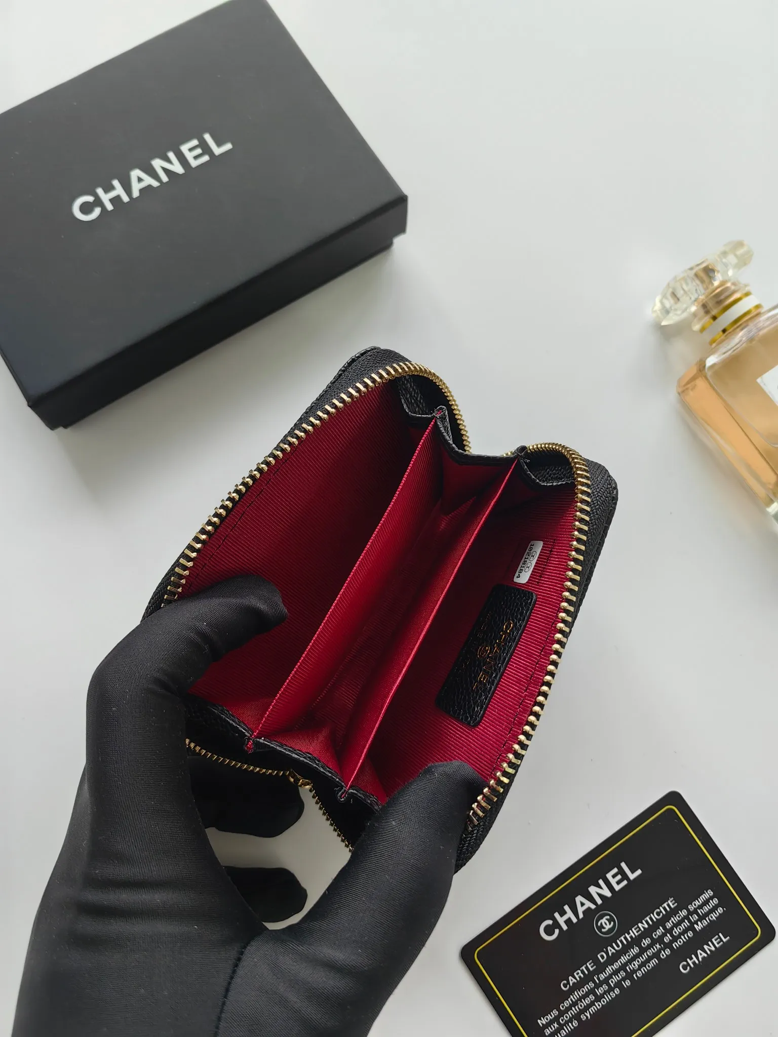 ￥120 Chanel card holder❤Coin purse️❤️Full leather inside and outside. Counter style. Impeccable workmanship details. Adhere to high quality. Style number: A84433 Size: 11.5x8cm