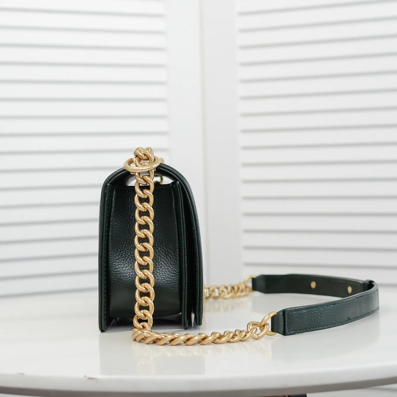 💰460￥ "Full leather inside and out with original hardware" Chanel👑 Using imported first-layer cowhide with lychee pattern [color] [lightning] thickened electroplated hardware accessories🌈The workmanship is comparable to the original order💪The bottom can be pinched and rebounded without trace, absolutely spot-on and real-life, fashionable and durable💪💪High-end quality, no pressure in and out of the drill cabinet💏, size 25*15*8cm Style number: 67086