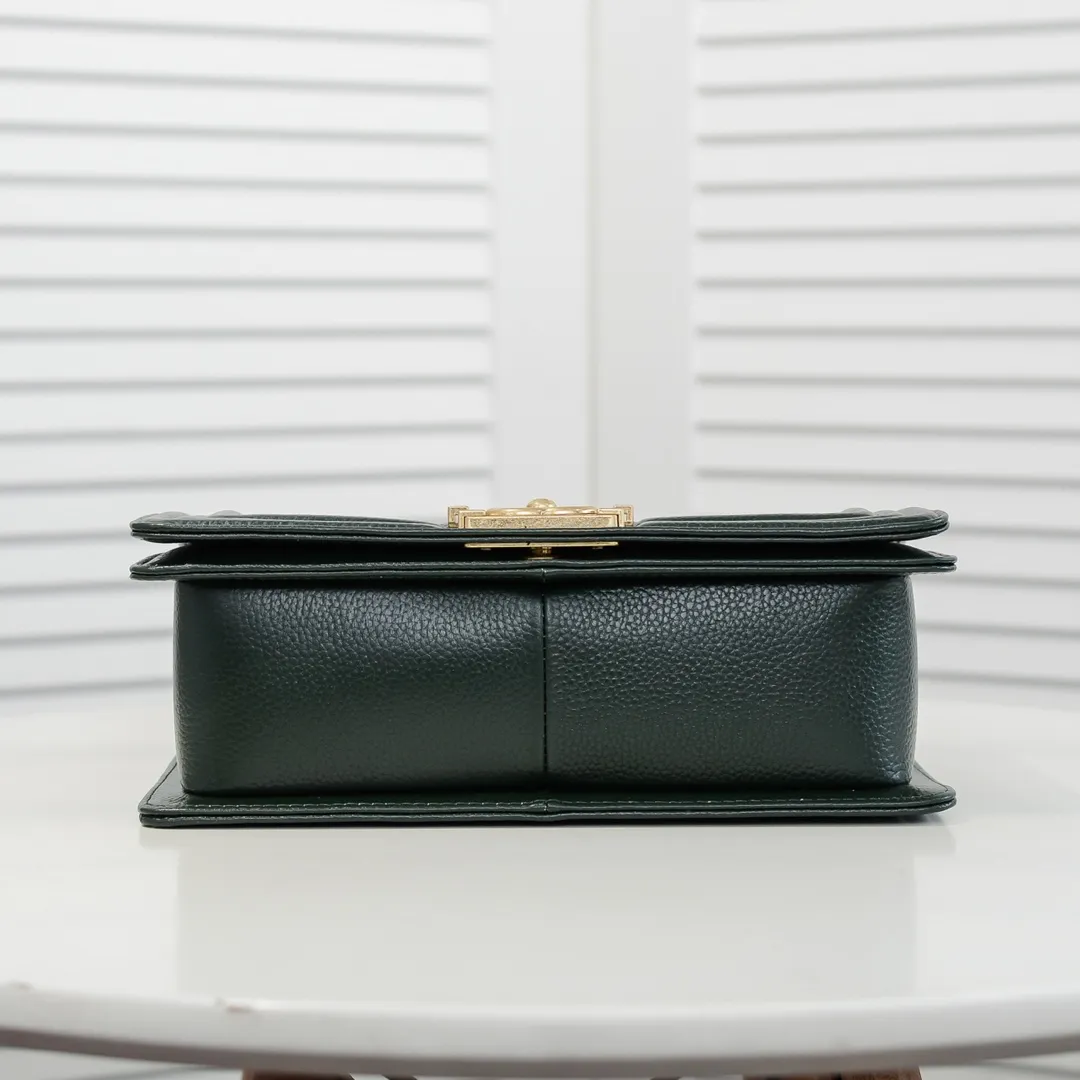 💰460￥ "Full leather inside and out with original hardware" Chanel👑 Using imported first-layer cowhide with lychee pattern [color] [lightning] thickened electroplated hardware accessories🌈The workmanship is comparable to the original order💪The bottom can be pinched and rebounded without trace, absolutely spot-on and real-life, fashionable and durable💪💪High-end quality, no pressure in and out of the drill cabinet💏, size 25*15*8cm Style number: 67086