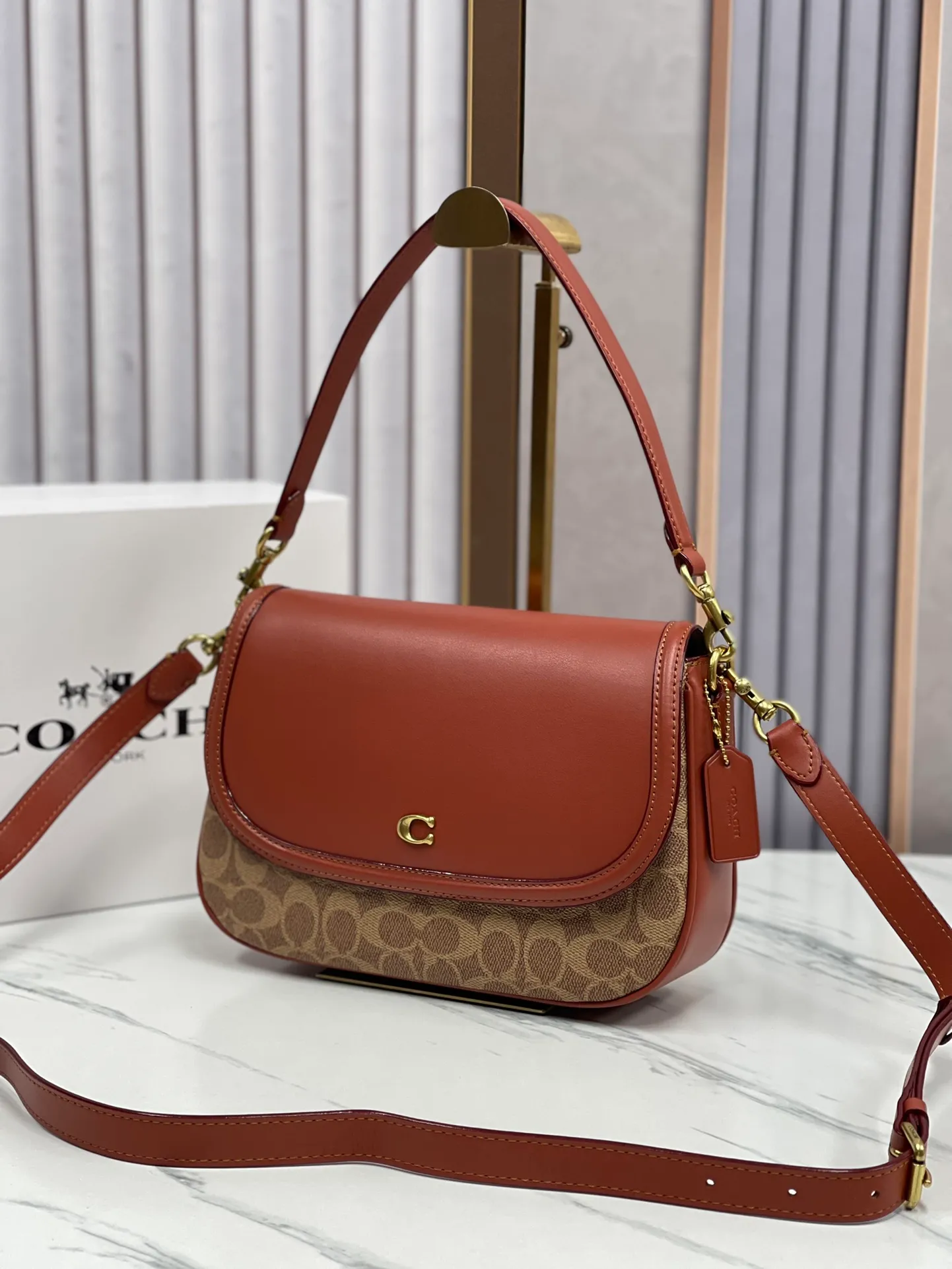 P460💰COACH/Coach new counter synchronization·new product women’s classic logo LEGACY shoulder bag presbyopia, model CC758. Size 25.5*18.5*7
