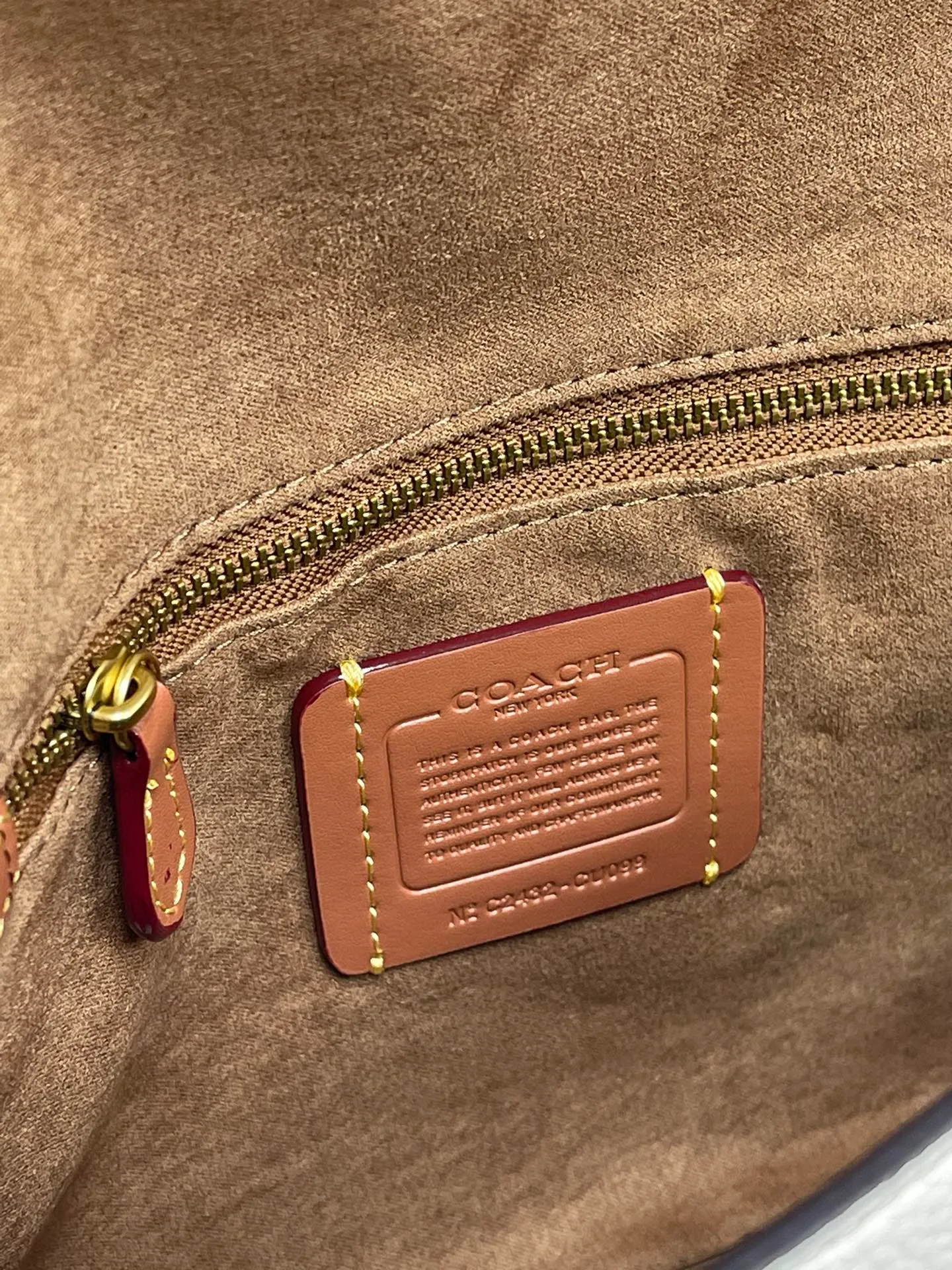 P460💰COACH/Coach new counter synchronization·new product women’s classic logo LEGACY shoulder bag presbyopia, model CC758. Size 25.5*18.5*7