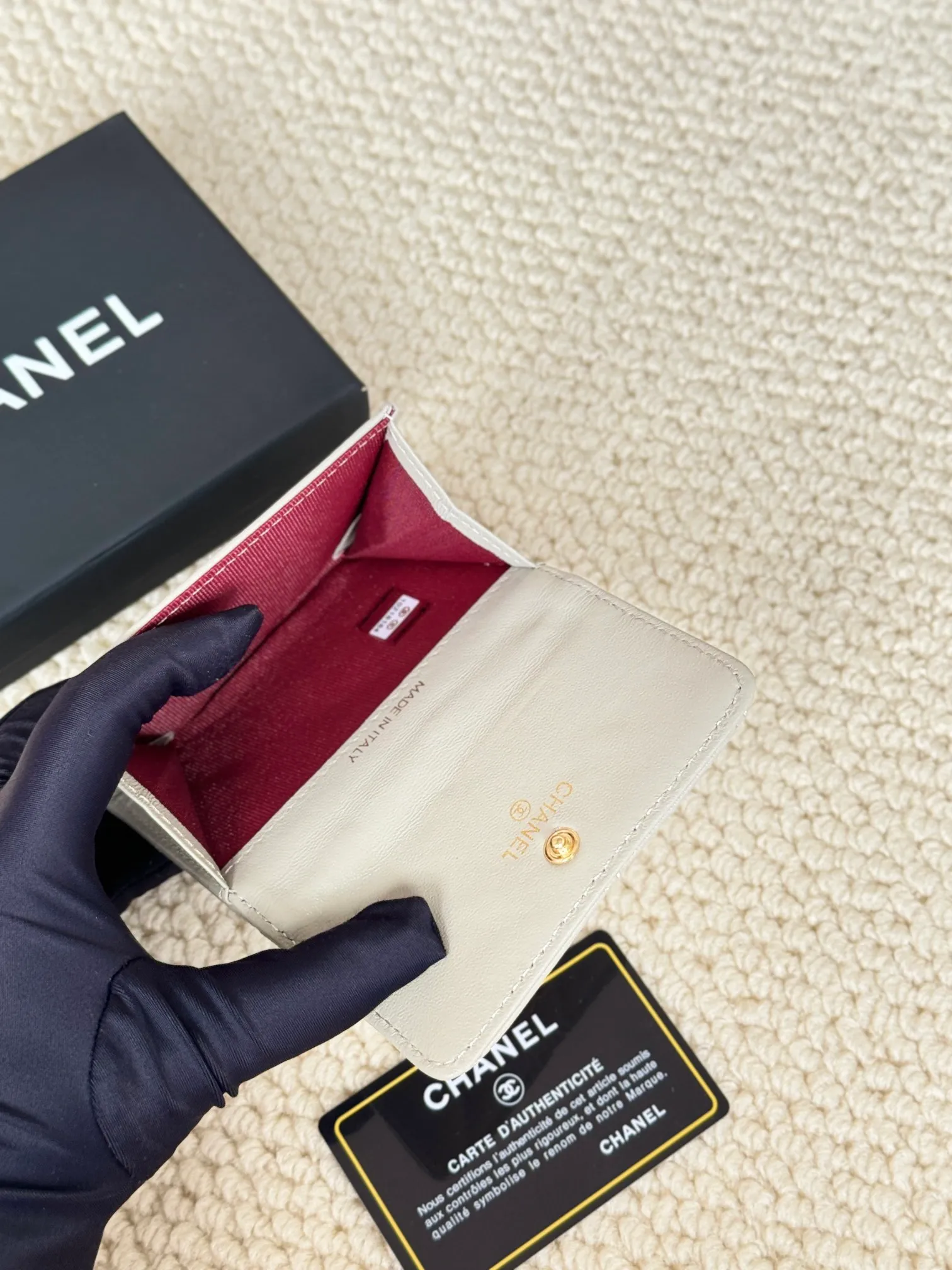 💰130 model number AP3610 CHANEL new flap coin purse. This year’s latest logo is paired with rhombus, lambskin and retro hardware... This card holder has a large capacity. It can hold about 1,000 yuan at a 20% discount of 100 yuan, and it can also hold 2.3 cards, which is very practical! Size 11*8.5*3cm