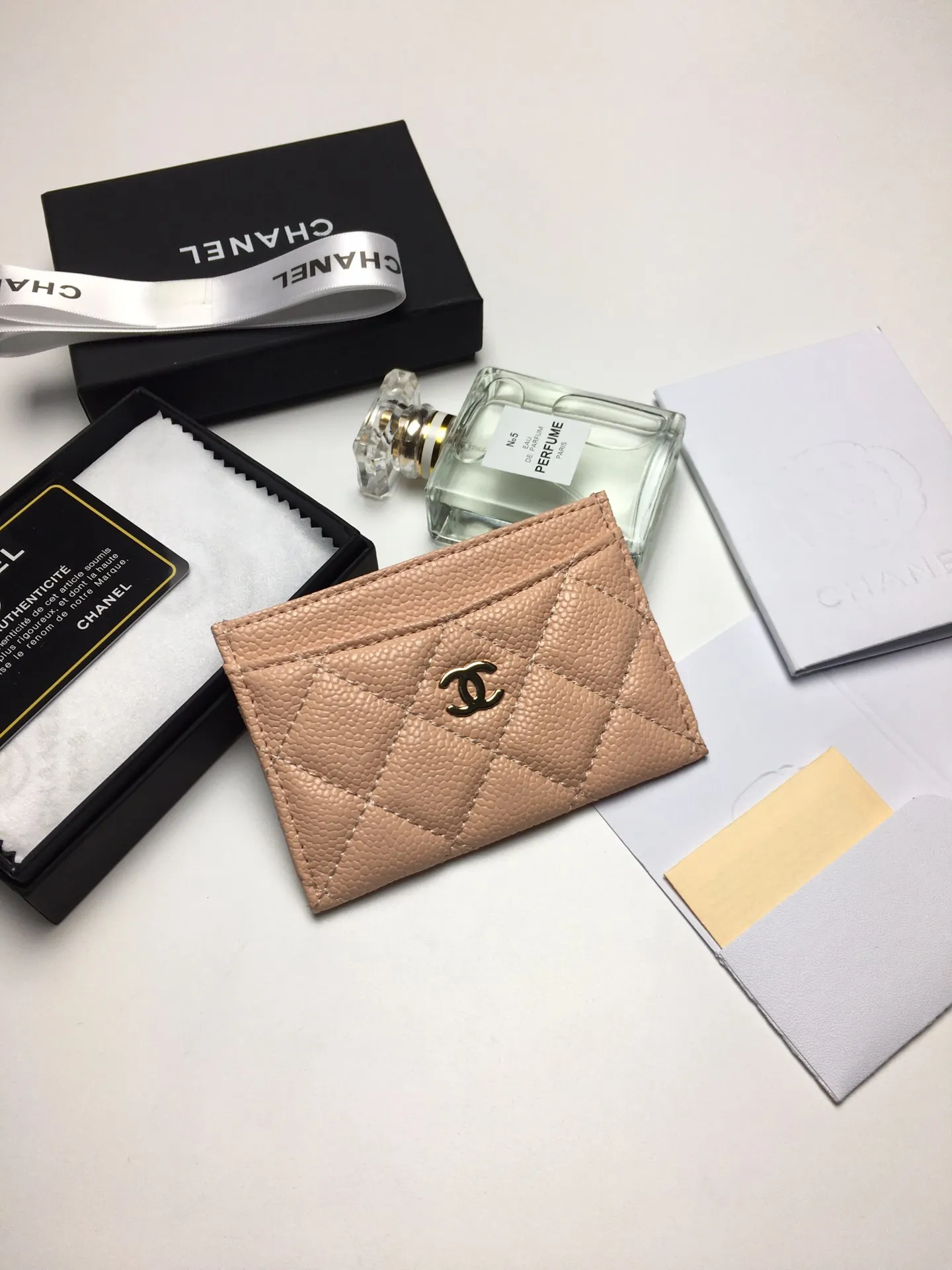💰90 CHANEL Chanel counter card holder👍Model number: AP446/Caviar Size: 7.5×11.2×0.5cm Caviar cowhide outside + sheepskin inside + gold hardware😍😍Fine workmanship High-end quality [Rose] Complete accessories