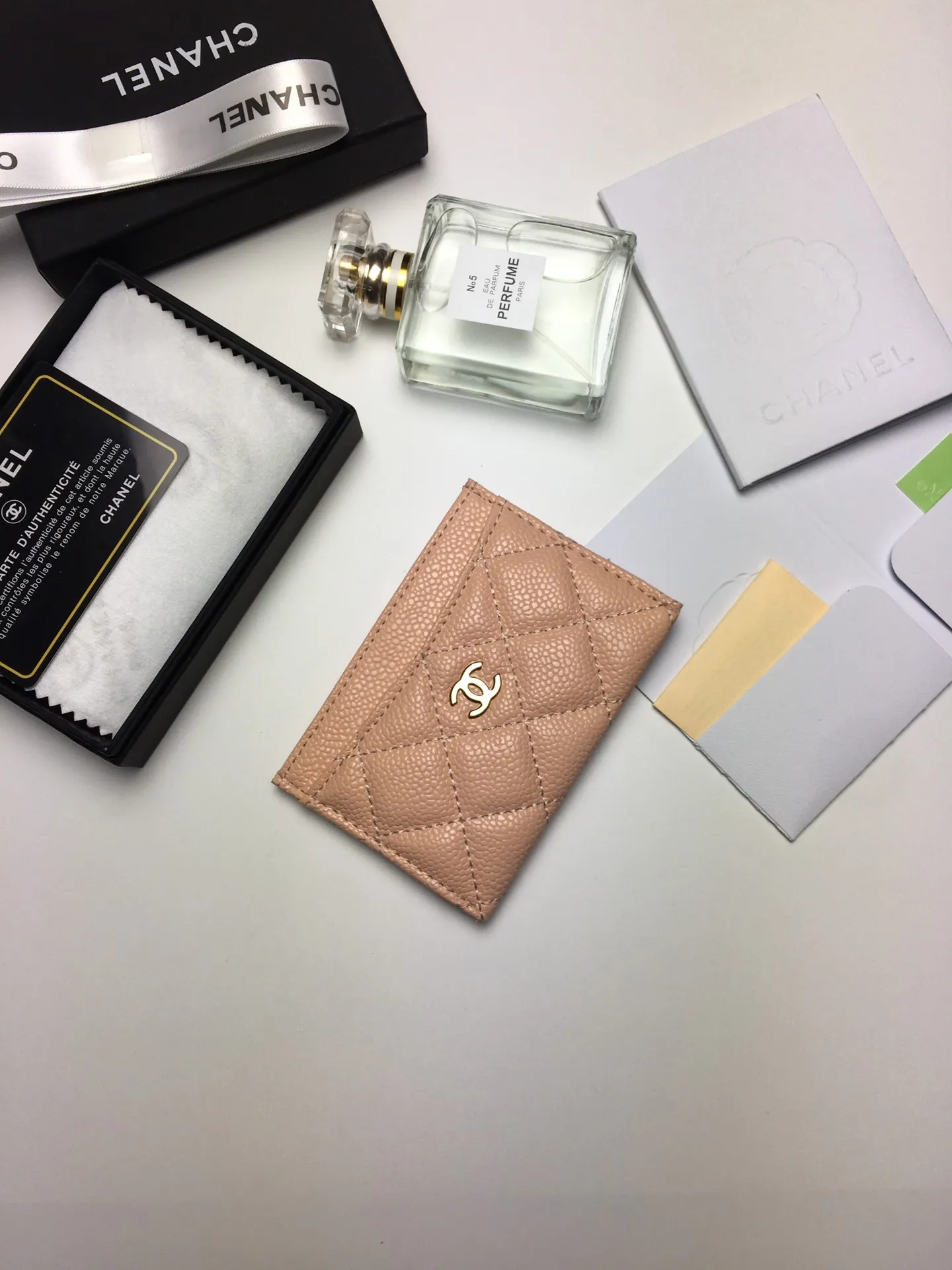 💰90 CHANEL Chanel counter card holder👍Model number: AP446/Caviar Size: 7.5×11.2×0.5cm Caviar cowhide outside + sheepskin inside + gold hardware😍😍Fine workmanship High-end quality [Rose] Complete accessories
