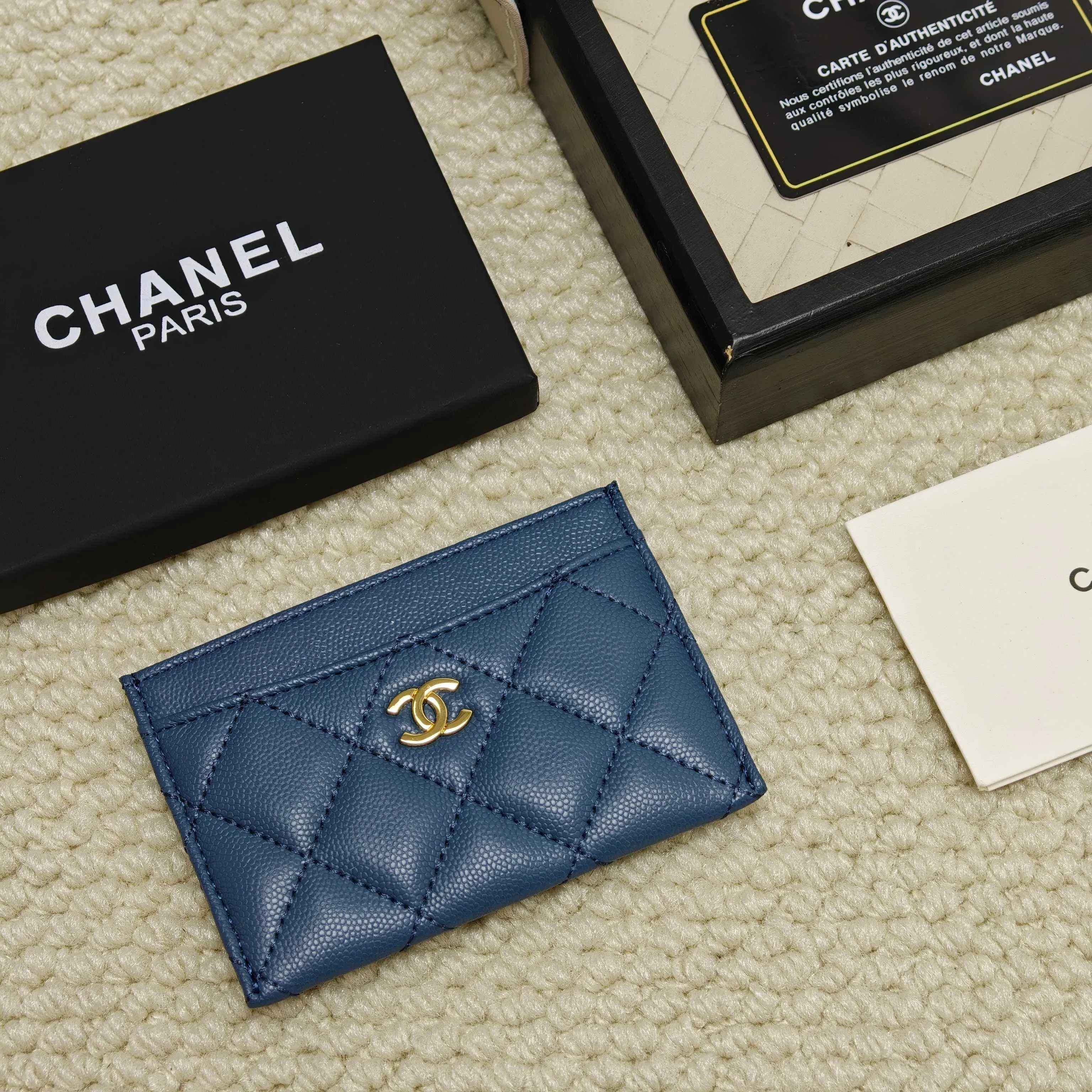 💰100Chanel Chanel counter classic card holder Model number: AP456 Made of cowhide caviar, a classic and timeless mini card holder. Super cute😍 Size: 7.5×11.2×0.5cm Fine workmanship and high-end quality