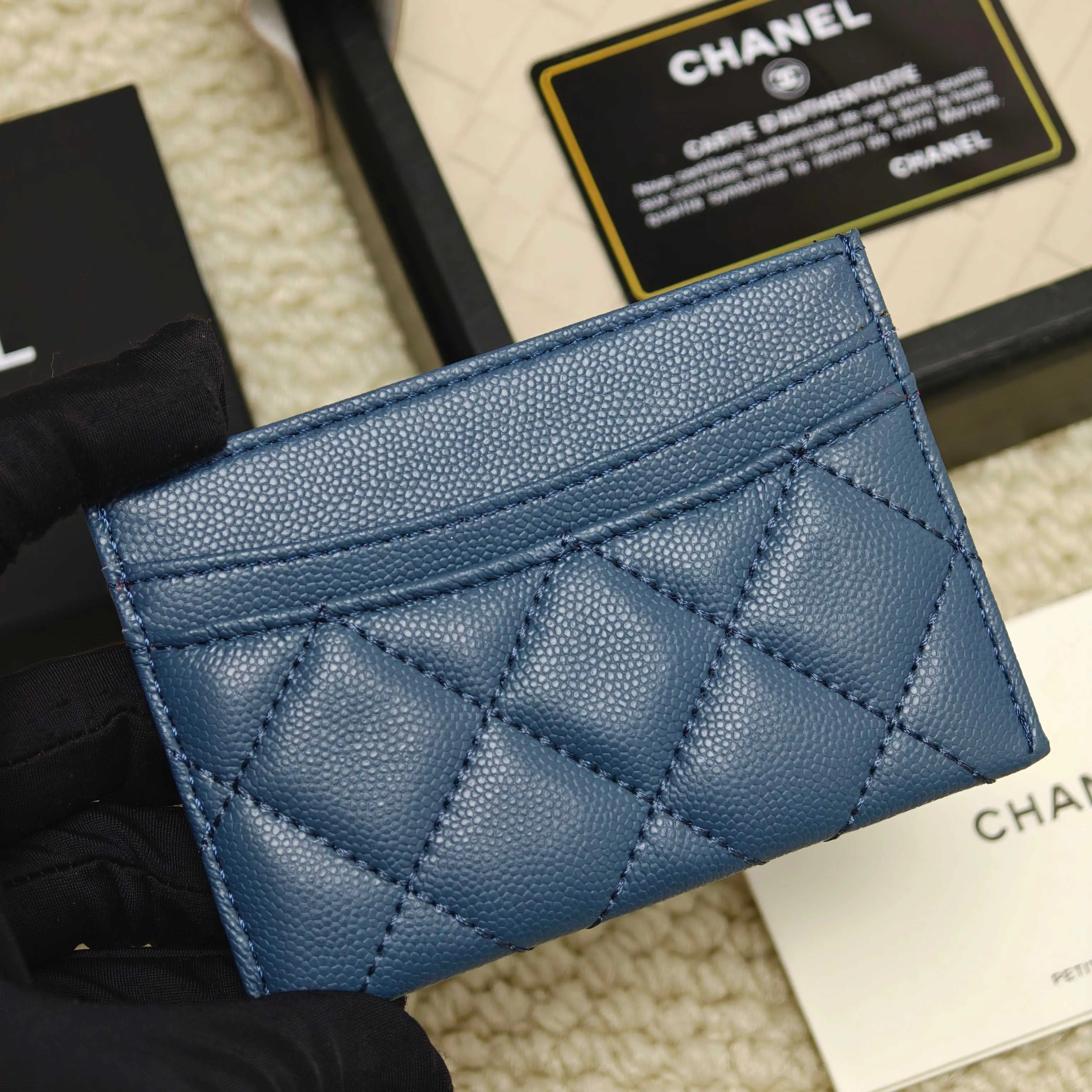 💰100Chanel Chanel counter classic card holder Model number: AP456 Made of cowhide caviar, a classic and timeless mini card holder. Super cute😍 Size: 7.5×11.2×0.5cm Fine workmanship and high-end quality
