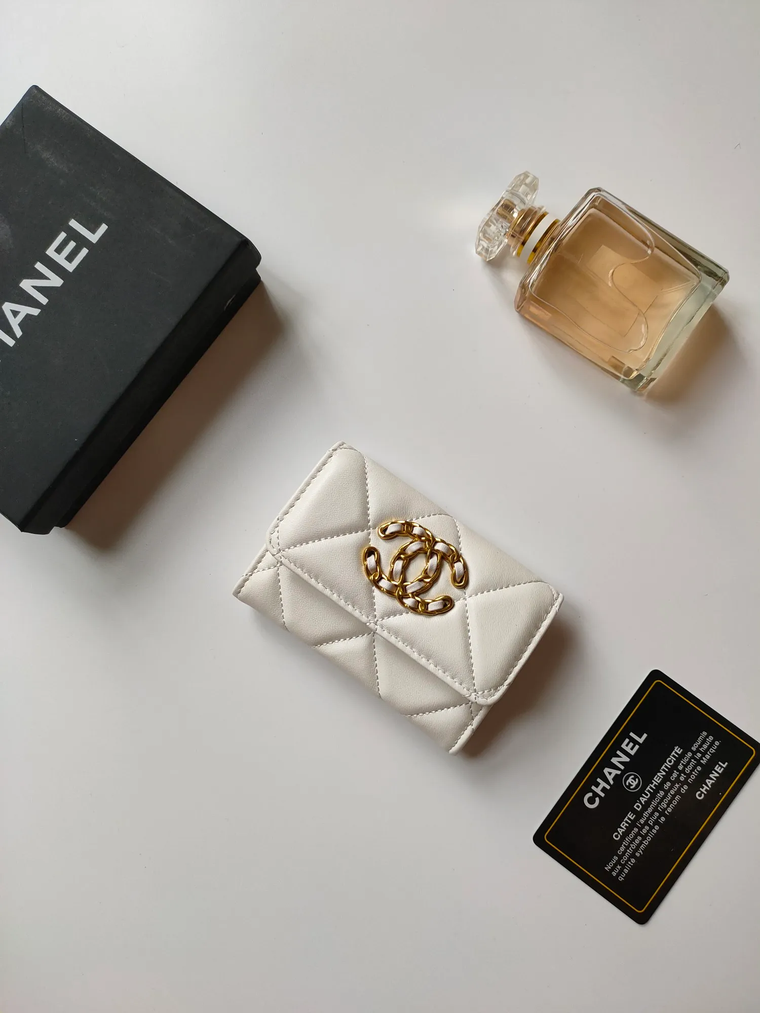 💰120💰CHANEL New Flap Coin Purse [Color][Color][Color] This year’s latest logo is paired with a large rhombus, using imported lambskin and retro hardware...❤️This card holder has a large capacity. It can hold about 1,000 yuan at a 20% discount of 100 yuan, and it can also hold 2.3 cards. ❤️❤️❤️It is very practical! Model number AP3600 size 11*8.5*3cm