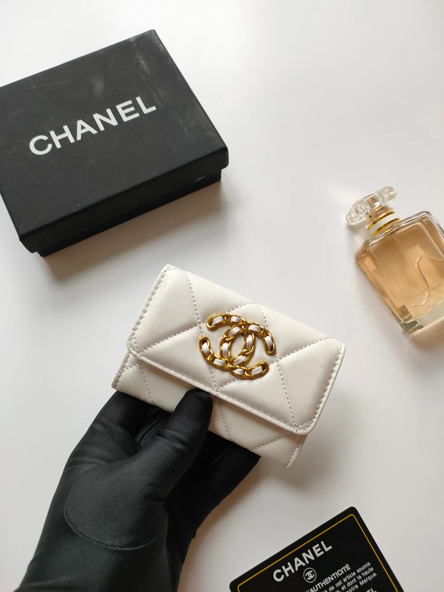 💰120💰CHANEL New Flap Coin Purse [Color][Color][Color] This year’s latest logo is paired with a large rhombus, using imported lambskin and retro hardware...❤️This card holder has a large capacity. It can hold about 1,000 yuan at a 20% discount of 100 yuan, and it can also hold 2.3 cards. ❤️❤️❤️It is very practical! Model number AP3600 size 11*8.5*3cm