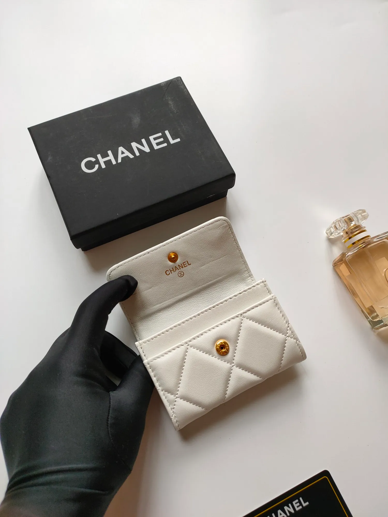 💰120💰CHANEL New Flap Coin Purse [Color][Color][Color] This year’s latest logo is paired with a large rhombus, using imported lambskin and retro hardware...❤️This card holder has a large capacity. It can hold about 1,000 yuan at a 20% discount of 100 yuan, and it can also hold 2.3 cards. ❤️❤️❤️It is very practical! Model number AP3600 size 11*8.5*3cm