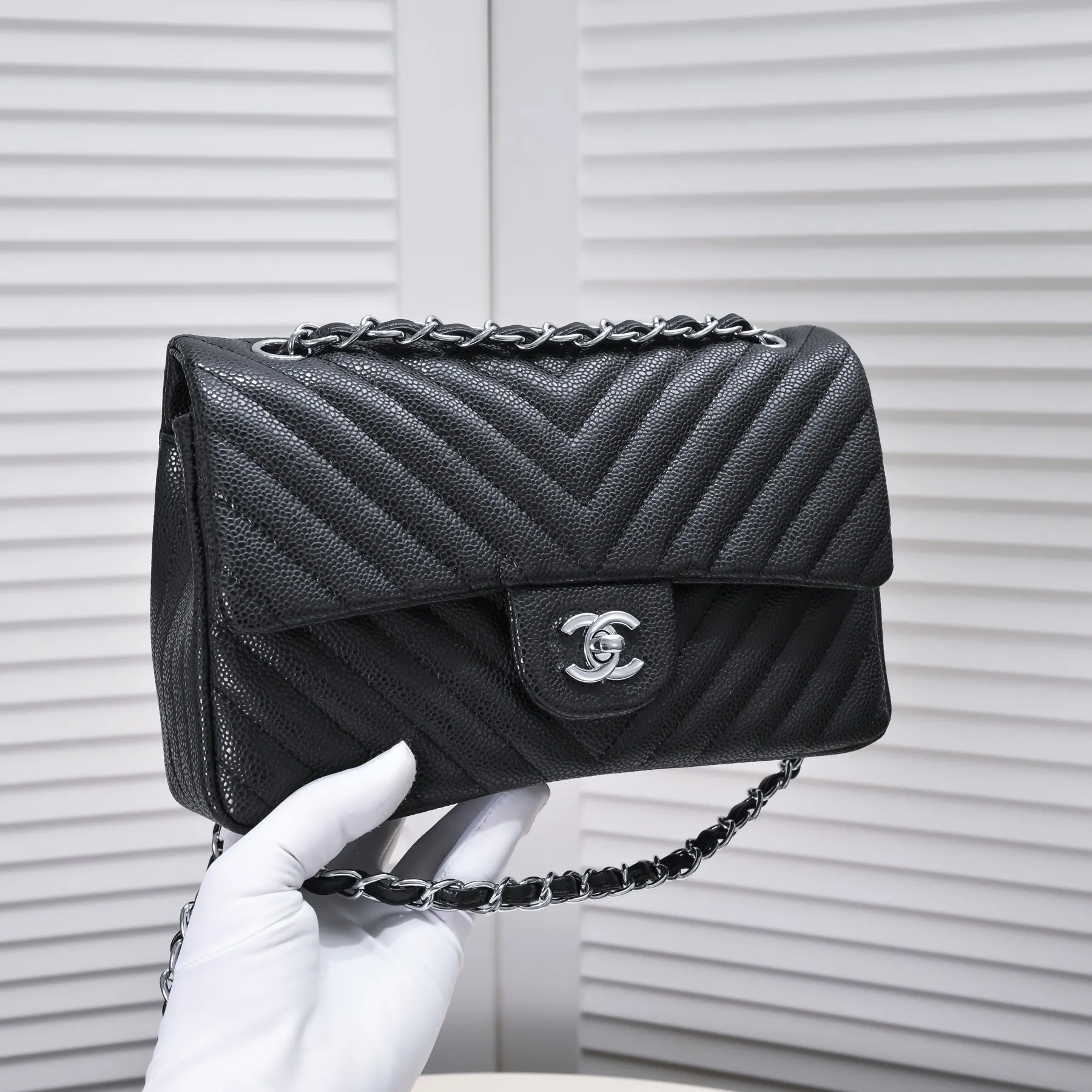 💰400￥Chanel🔥Exclusive quality real shot shipment✈️Official website updated simultaneously👑Chanel classic, summer style is coming💋CHANEL ‼ ️Crossbody bag, caviar cowhide with burgundy lining🌸‼ ️ 🙈Fashion’s new favorite🙈Model number: 1112V grid Size: 25.5*15*7.5