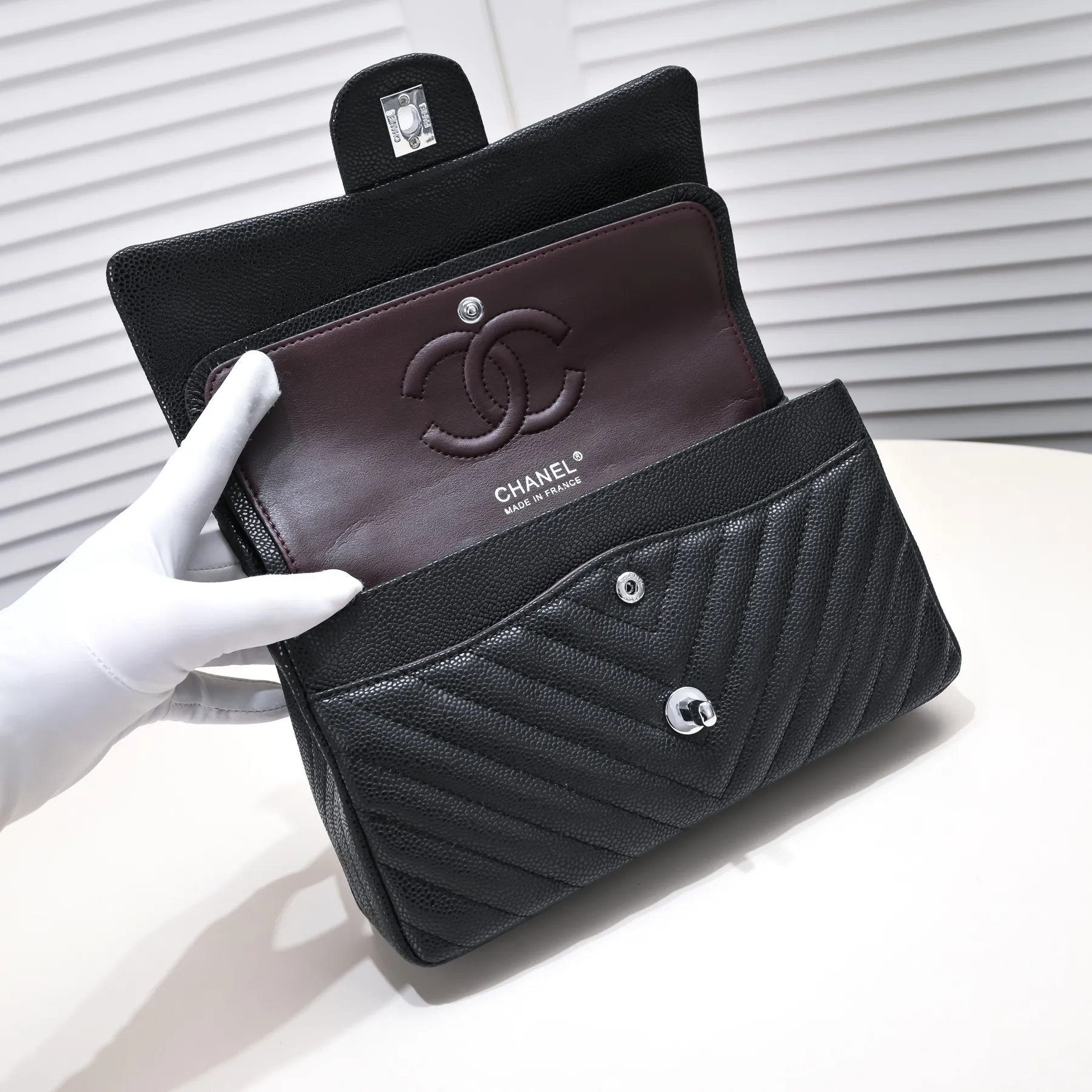 💰400￥Chanel🔥Exclusive quality real shot shipment✈️Official website updated simultaneously👑Chanel classic, summer style is coming💋CHANEL ‼ ️Crossbody bag, caviar cowhide with burgundy lining🌸‼ ️ 🙈Fashion’s new favorite🙈Model number: 1112V grid Size: 25.5*15*7.5
