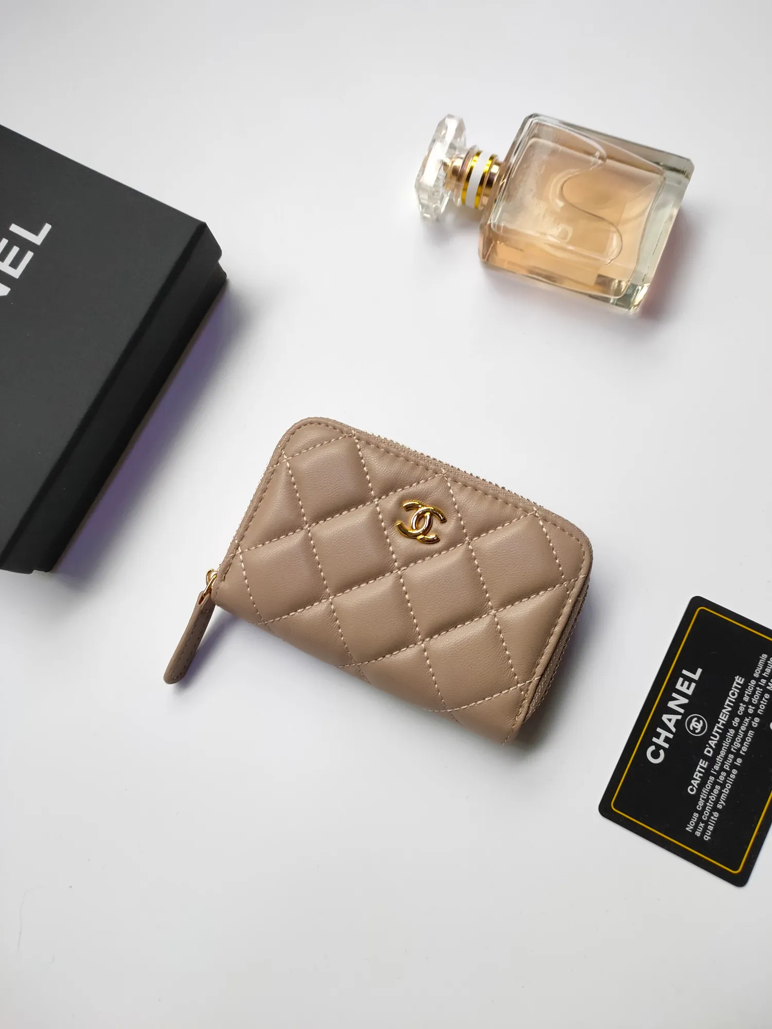 ￥110 Chanel card holder❤Coin purse️❤️Full leather inside and outside. Counter style. Impeccable workmanship details. Adhere to high quality. Style number: AP452 Size: 10x9cm