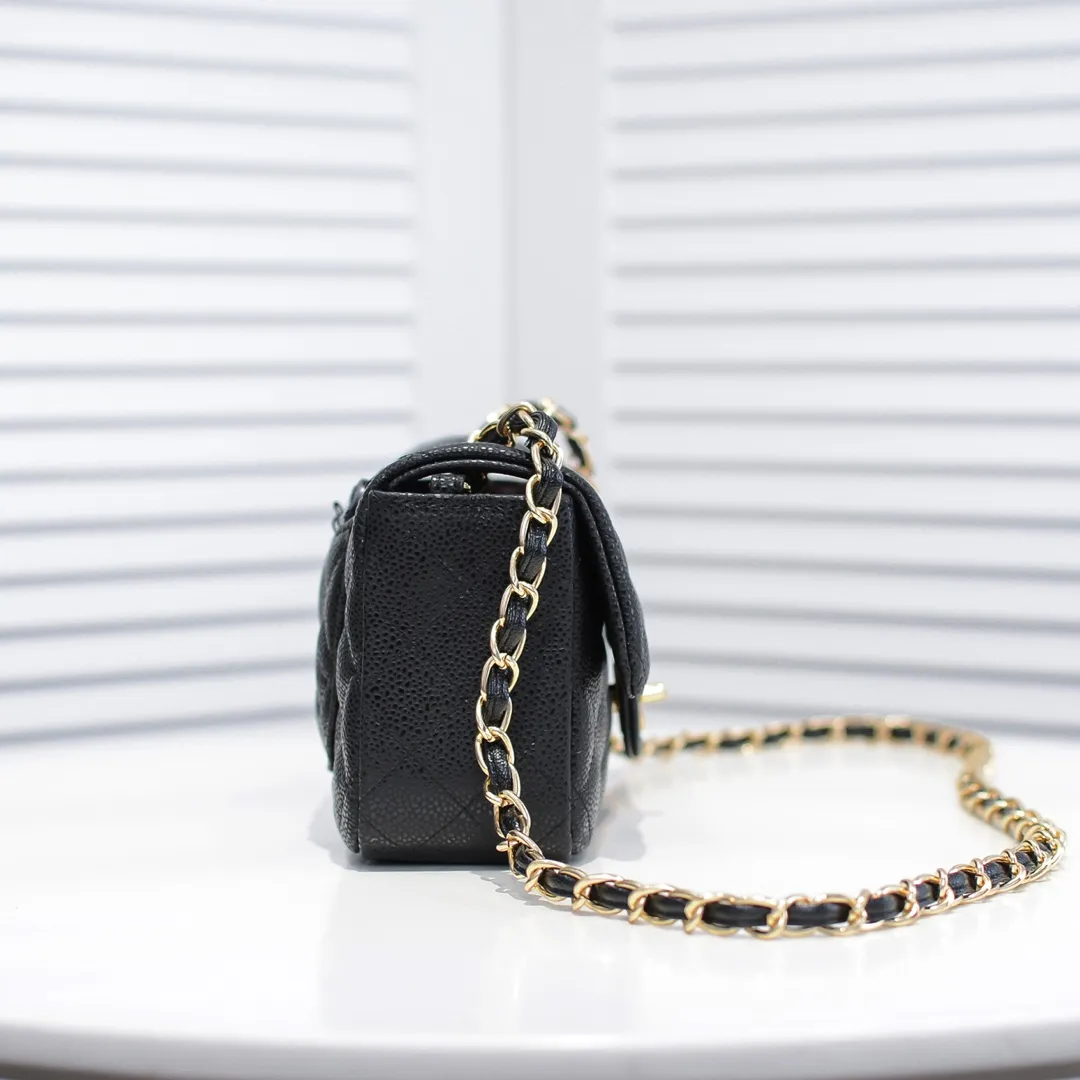 💰320￥💥CF versatile caviar cowhide🌹 Chanel💃🏻‼ ️Eternal classic style [shy] noble temperament💃🏻favorite of celebrities🌟soft leather and high-end👍counter hardware exquisite workmanship to reject defects [strong] both dazzling and feminine 😝[strong] luxurious and durable🌟size: 20*14*7cm style number 1116 reverse edge