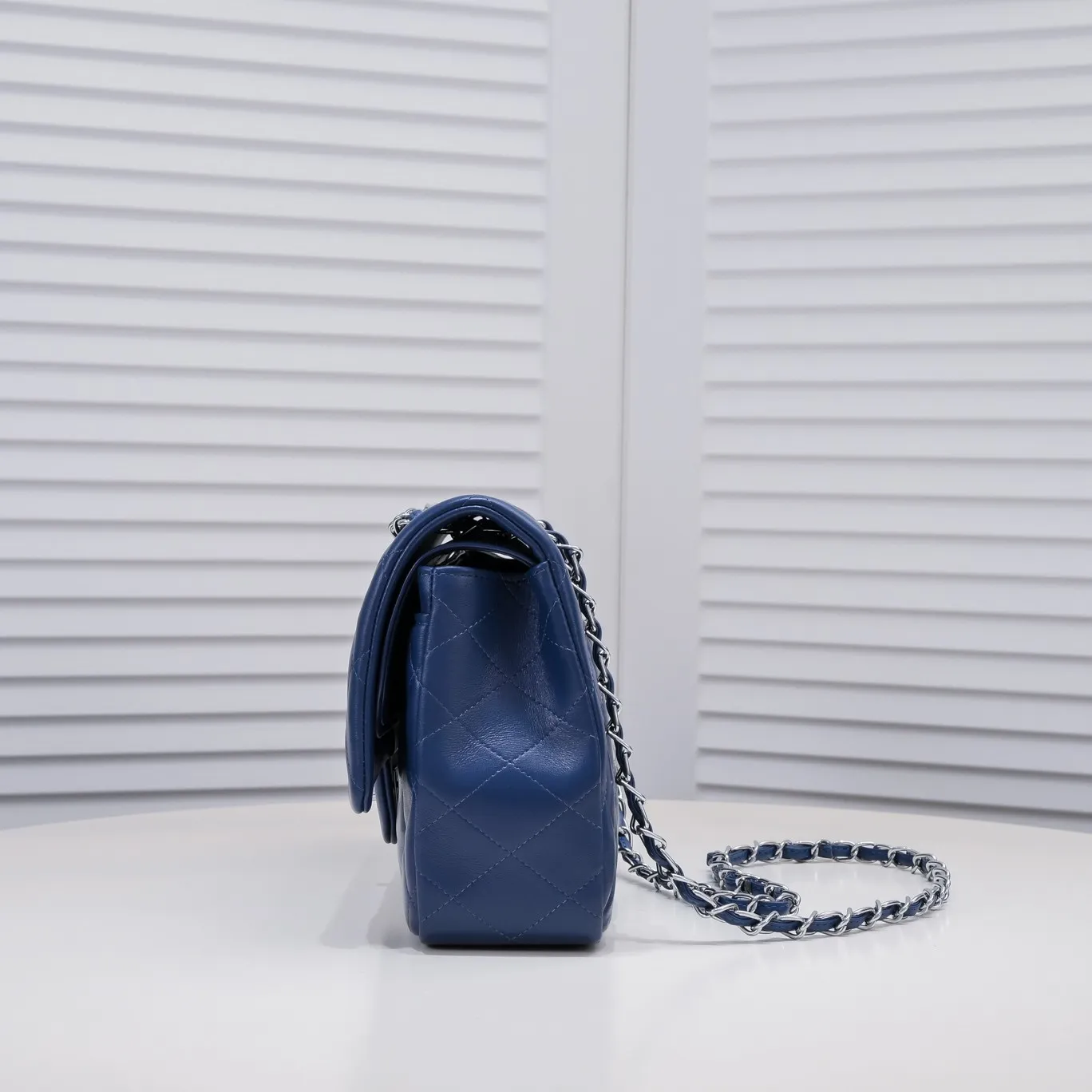 💰460￥Dark blue [color] Chanel [color] century classic, carefully crafted with exquisite workmanship of every stitch and thread, imported sheepskin with original hardware, full rhombus 💯The shape of the whole bag is particularly perfect in softness 👍👍😔😔Classic and irresistible, size: 30X18X8cm, style number: 1113