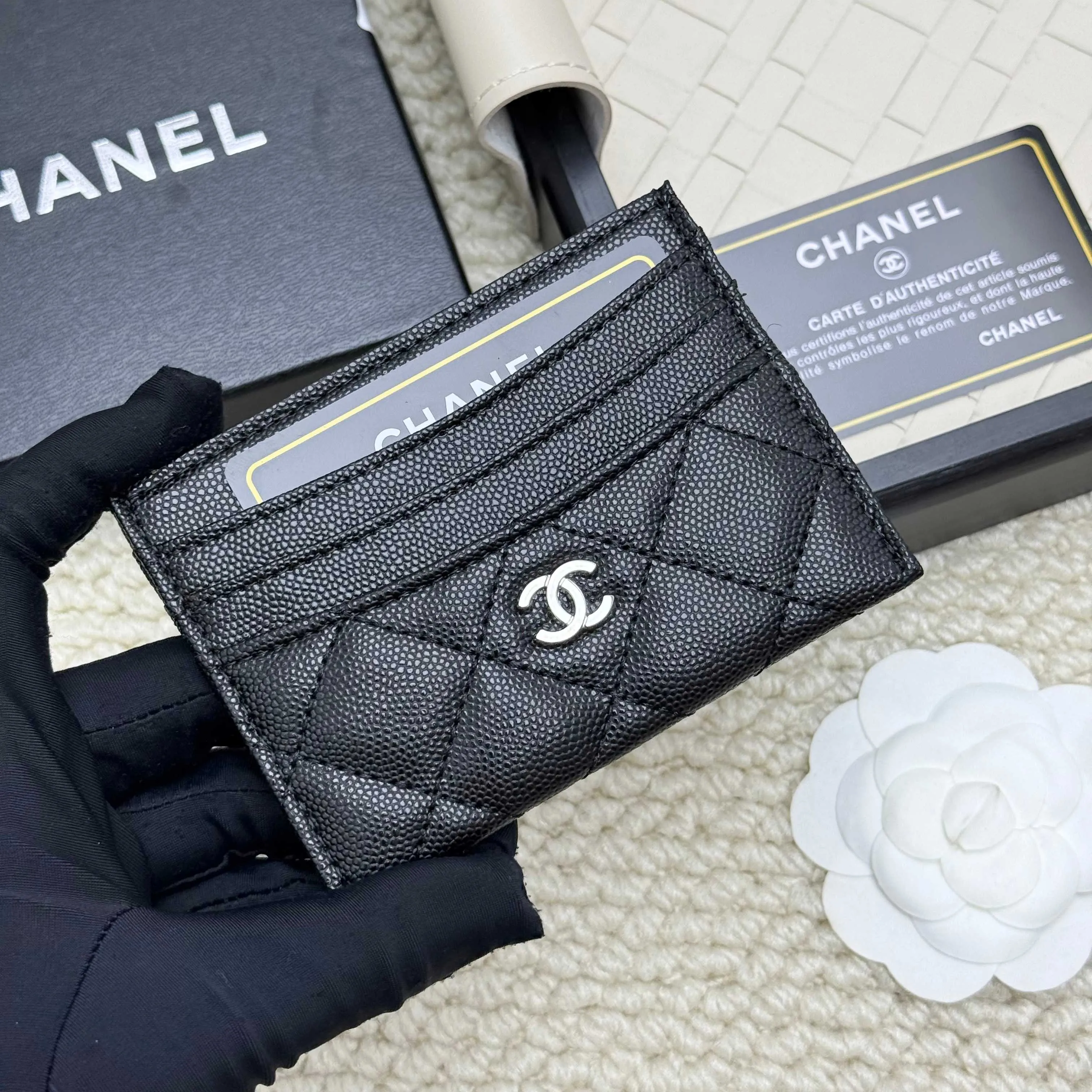 💰110 chanel 2025 new product card holder lambskin, seven card slots, can hold change, imported Italian lambskin + hardware logo, so beautiful, love it. The color is as shown in the picture, easy and fast storage, mini card holder No.: 4472 Size: w11×h10cm