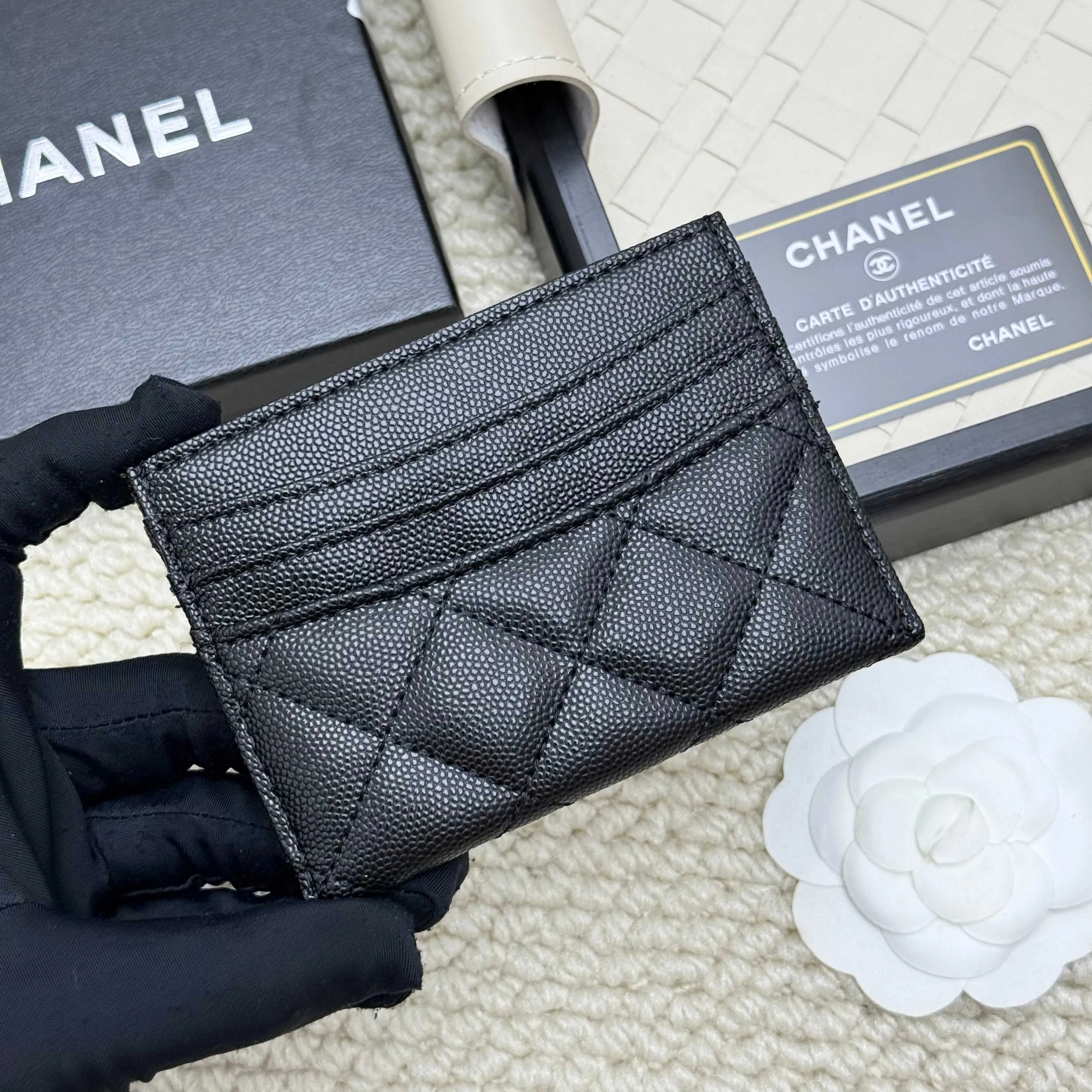 💰110 chanel 2025 new product card holder lambskin, seven card slots, can hold change, imported Italian lambskin + hardware logo, so beautiful, love it. The color is as shown in the picture, easy and fast storage, mini card holder No.: 4472 Size: w11×h10cm