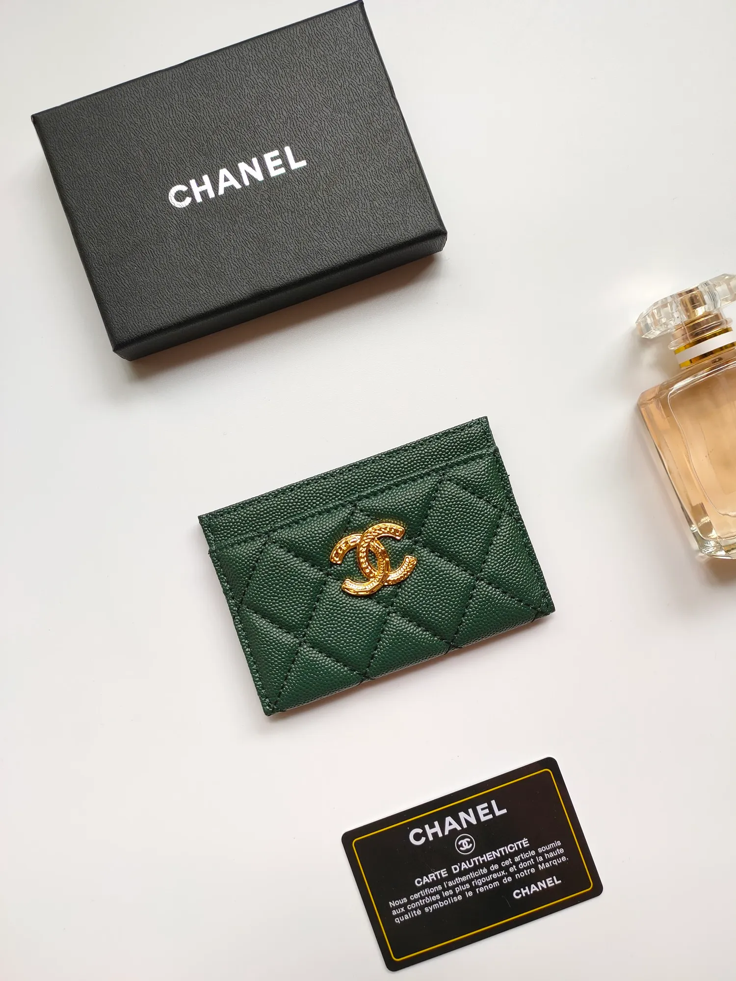 💰110💰Model 3188 CHANEL 22k embossed lgo large double C hardware, official website latest in 2023🆕card holder, caviar medium ball grain cowhide, anti-scratch, super glossy, 3 card slots each put a card, you can also put a card + a few coins in the middle